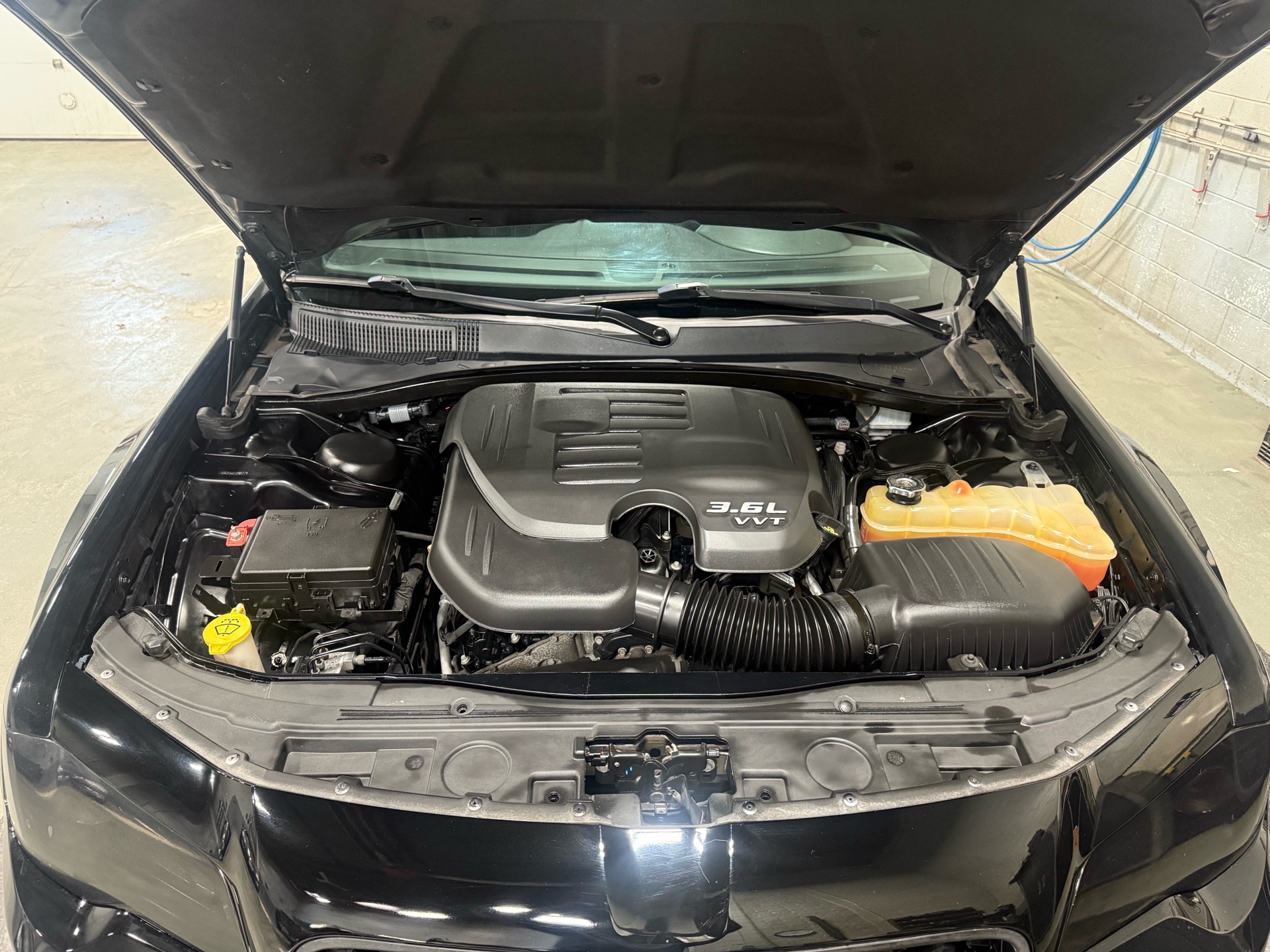 /houseofcars/2018-Chrysler-300-06645548253146183.jpg