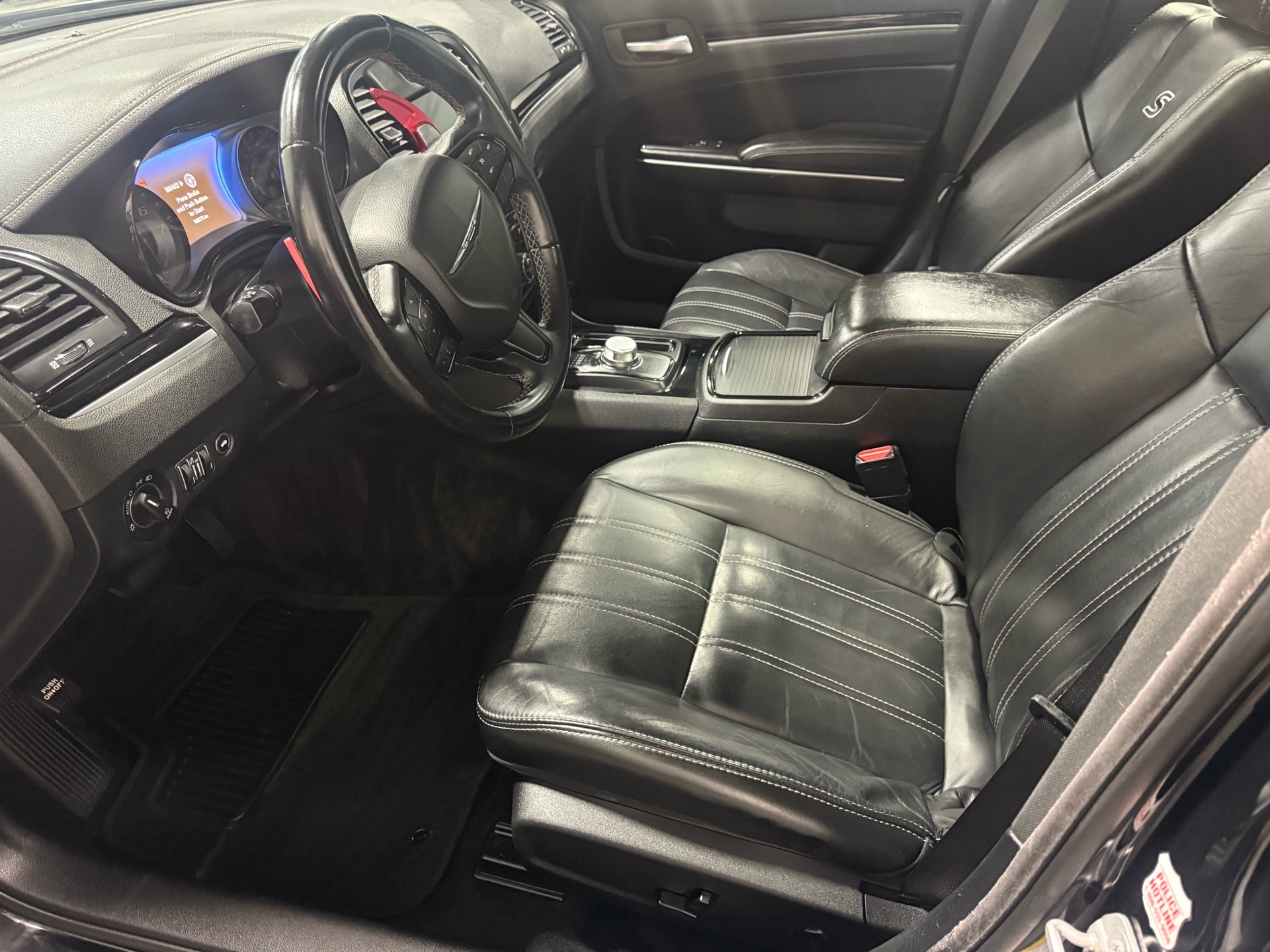 /houseofcars/2018-Chrysler-300-067006585492706.jpg