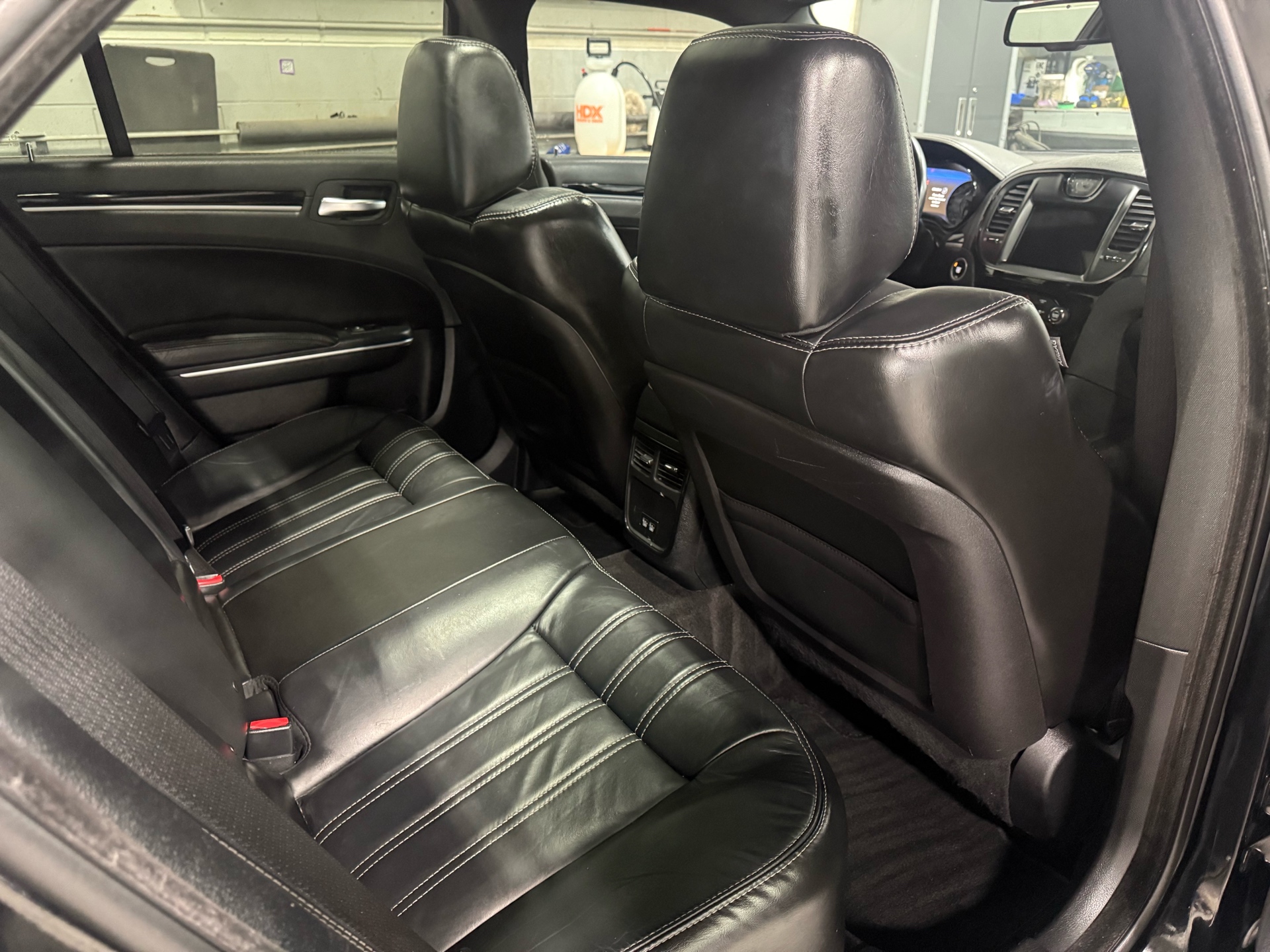 /houseofcars/2018-Chrysler-300-07329206130644916.jpg