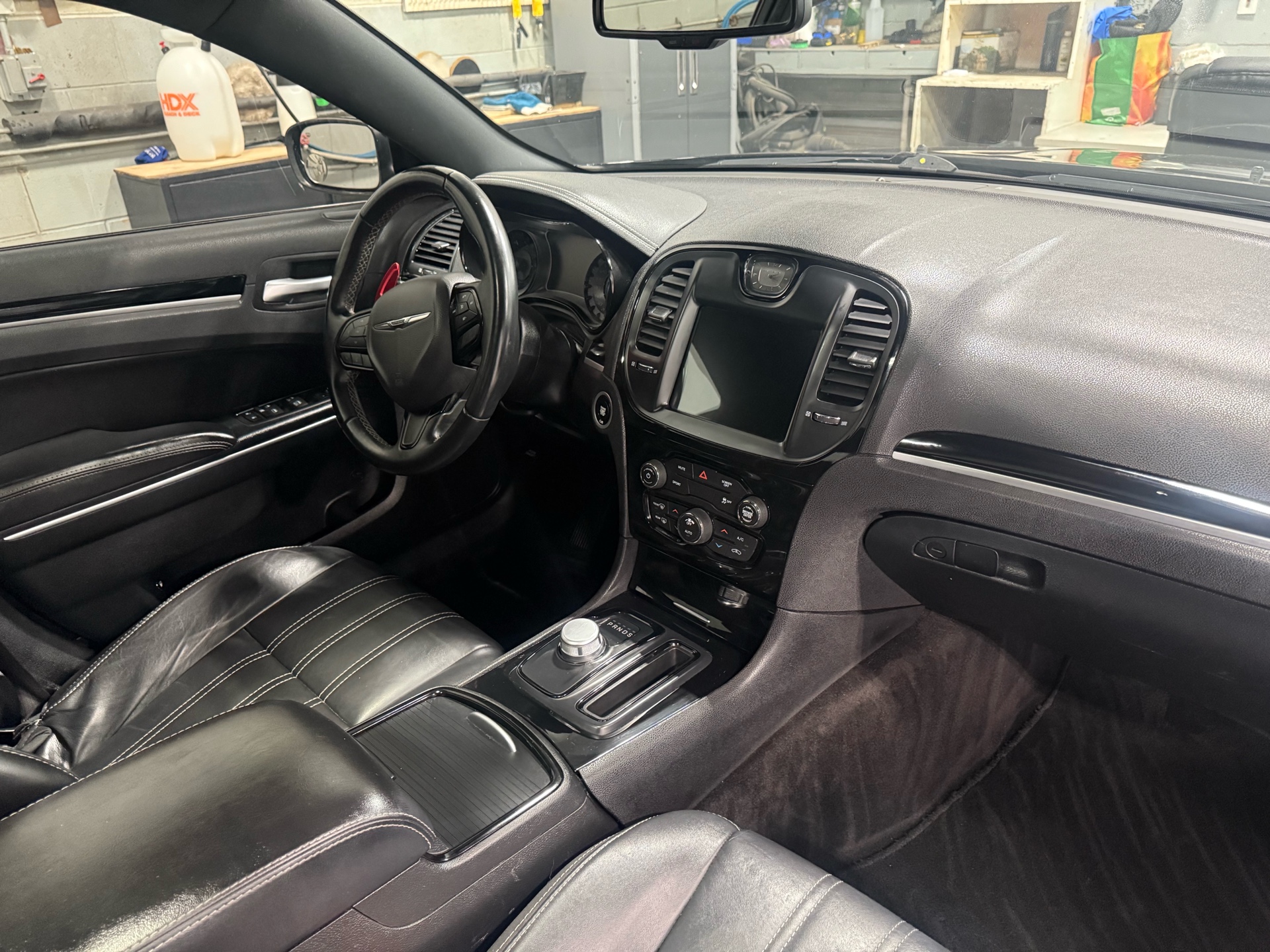 /houseofcars/2018-Chrysler-300-48995005938020464.jpg