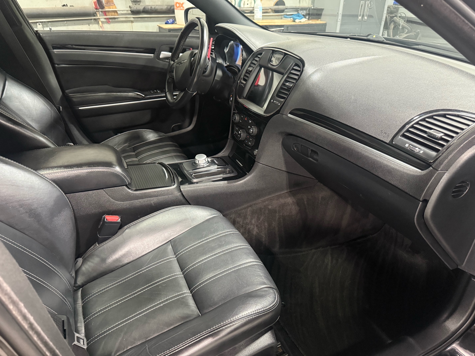 /houseofcars/2018-Chrysler-300-5760088223053565.jpg