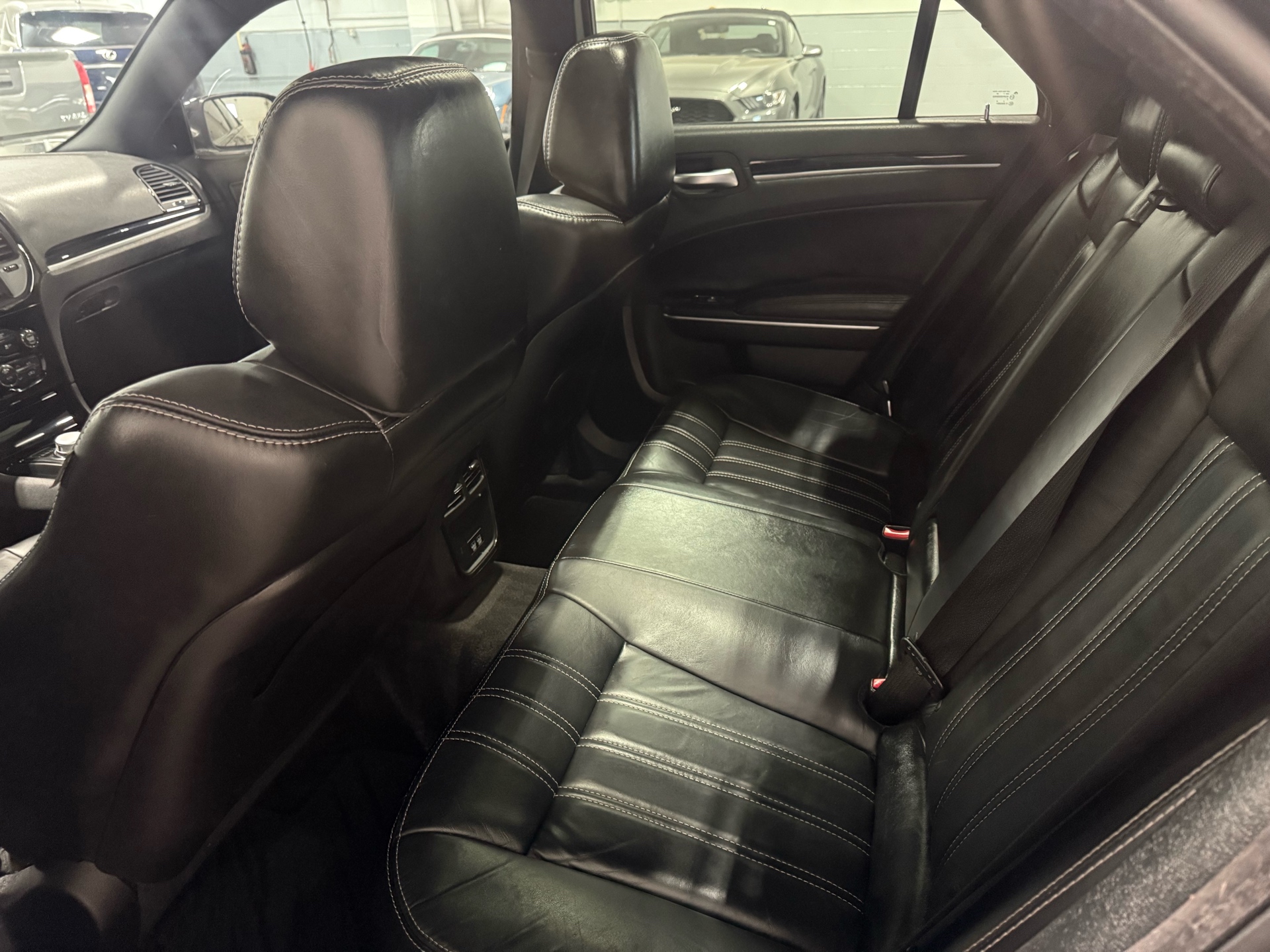 /houseofcars/2018-Chrysler-300-6079897237710052.jpg