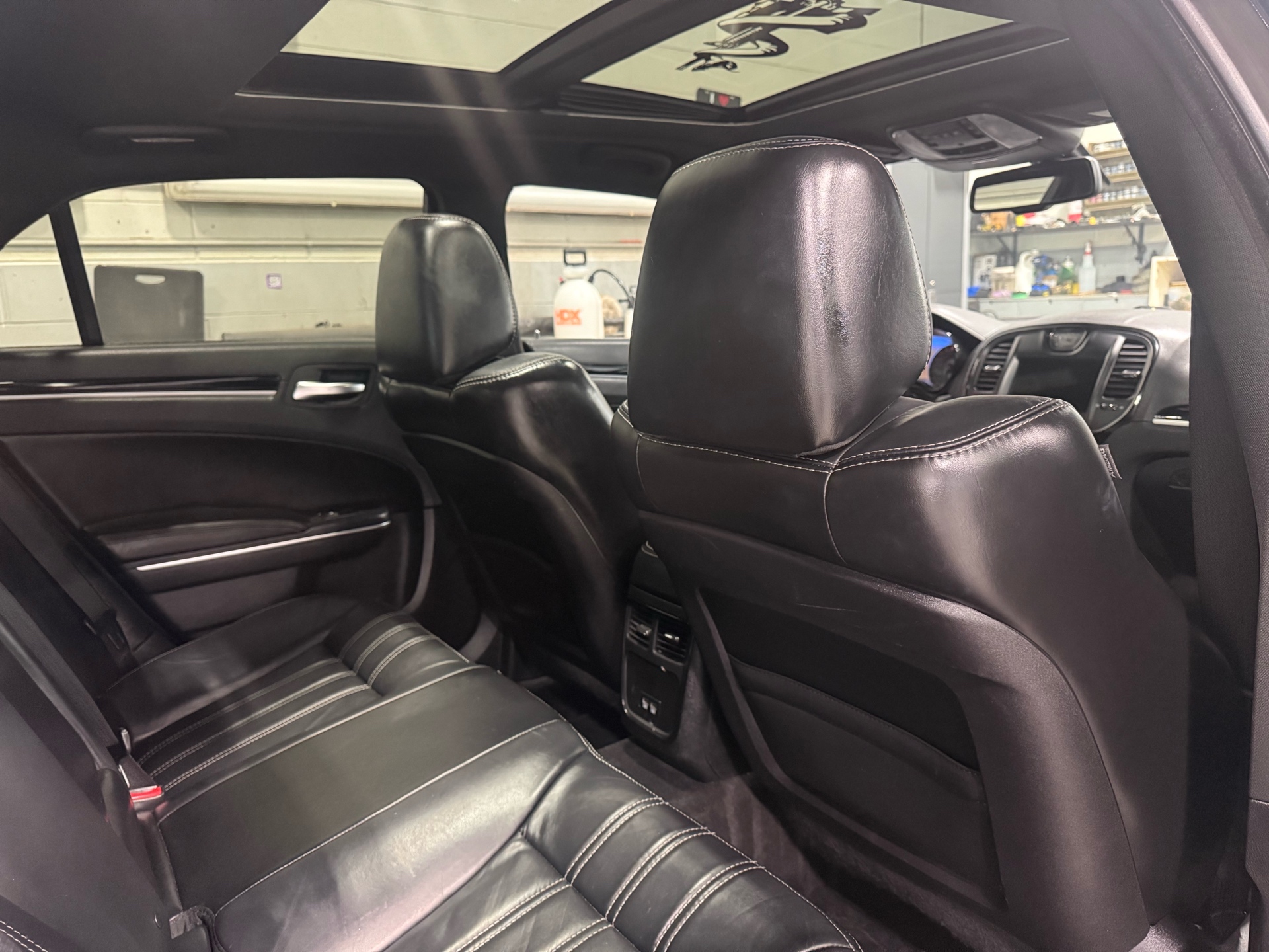 /houseofcars/2018-Chrysler-300-7137356236549901.jpg