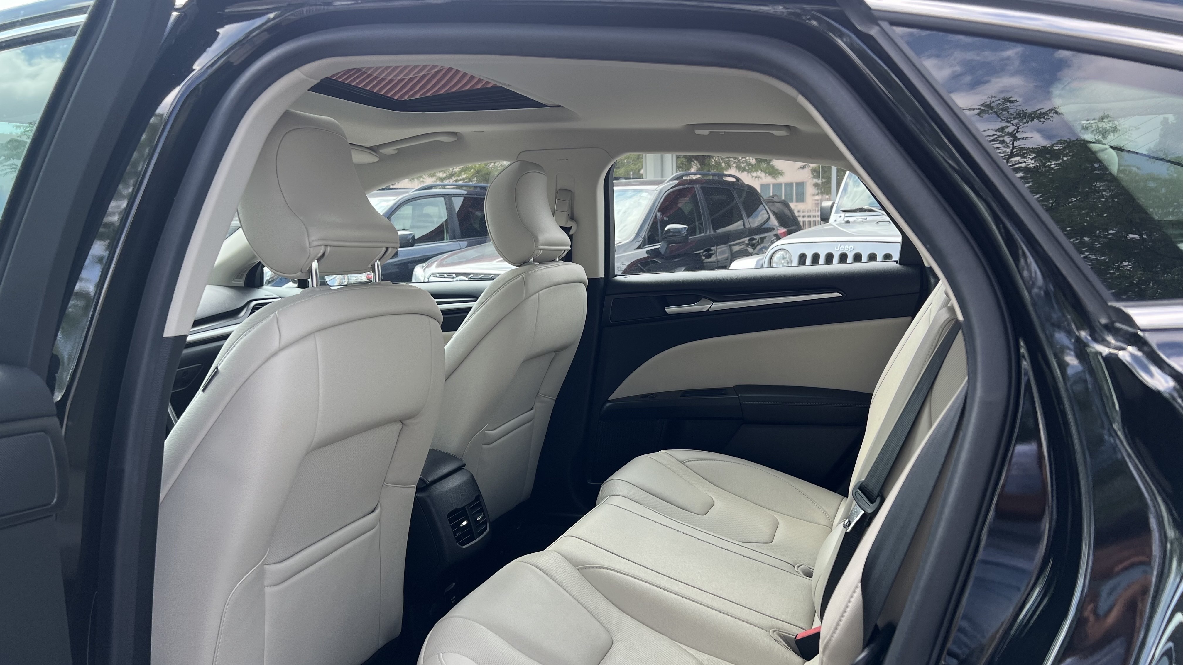 /houseofcars/2018-Ford-FusionEnergi-17241995893203388.jpg