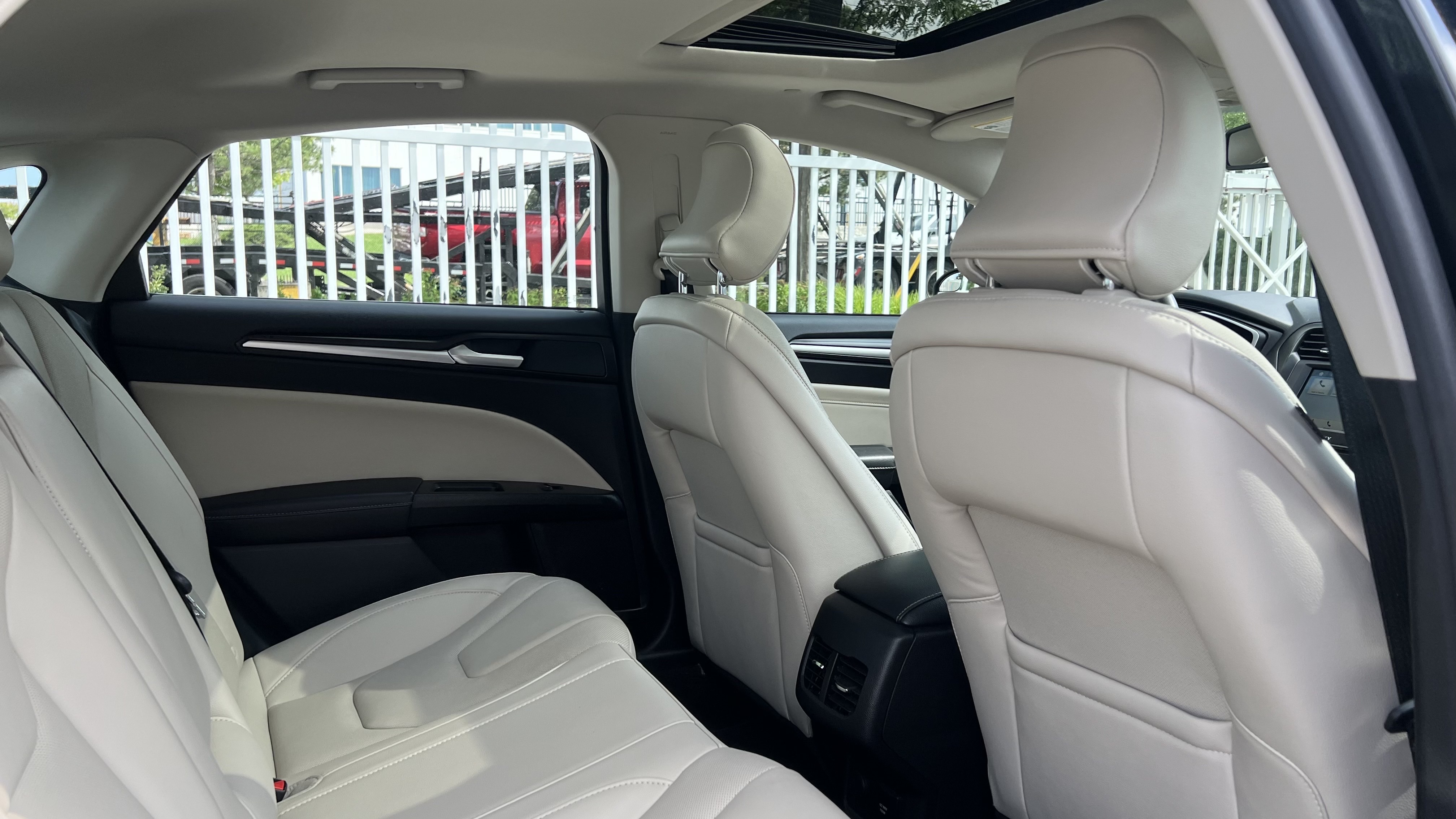 /houseofcars/2018-Ford-FusionEnergi-30485425645604924.jpg