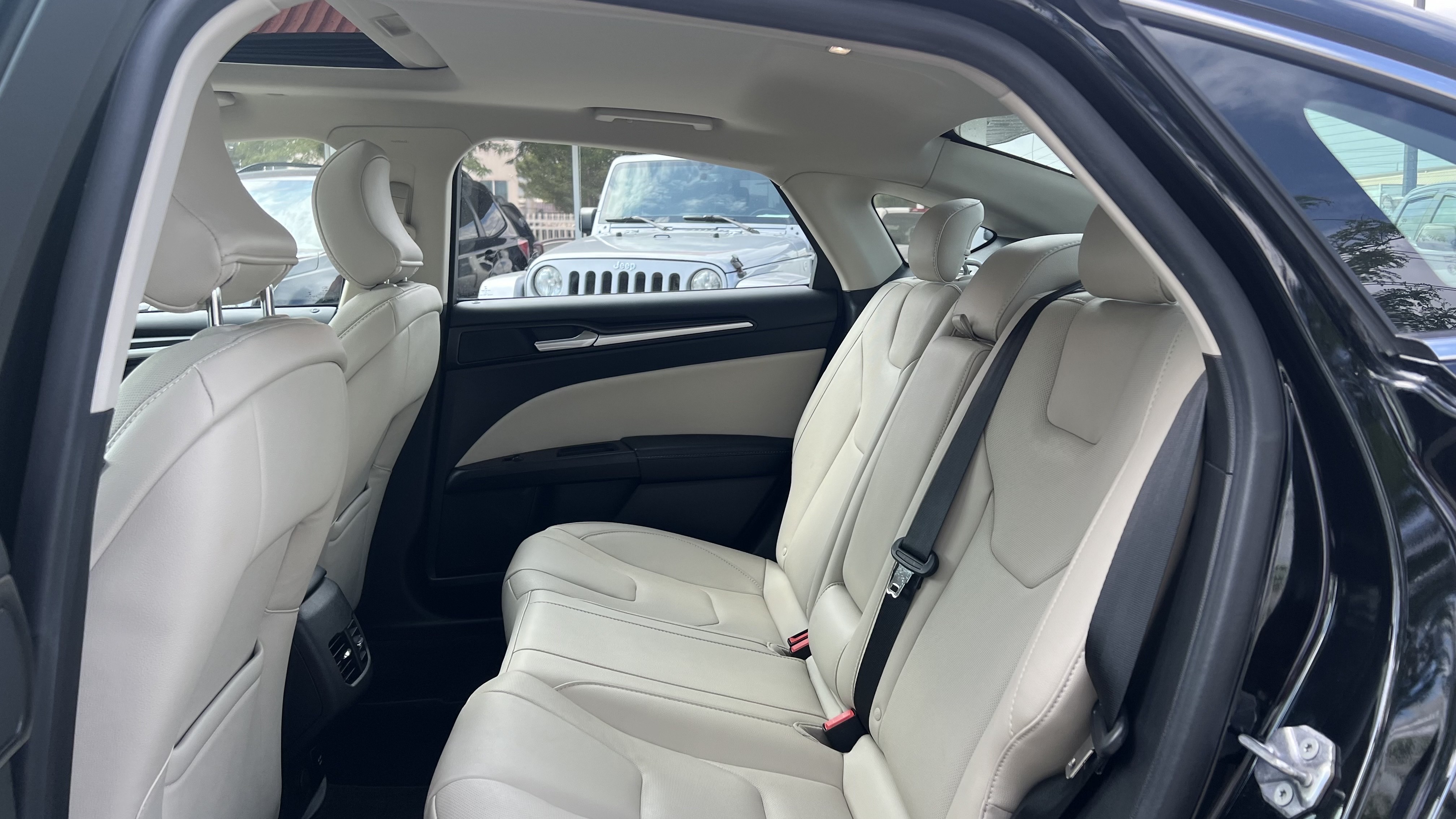 /houseofcars/2018-Ford-FusionEnergi-34965730496895975.jpg