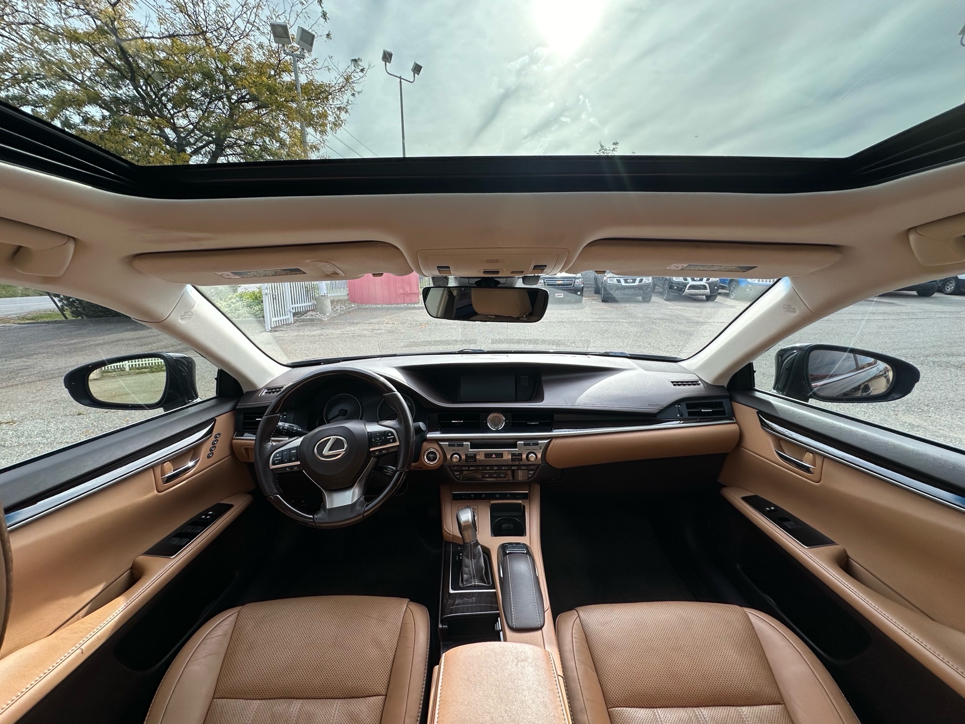 /houseofcars/2018-Lexus-ES-9381683617064227.jpg