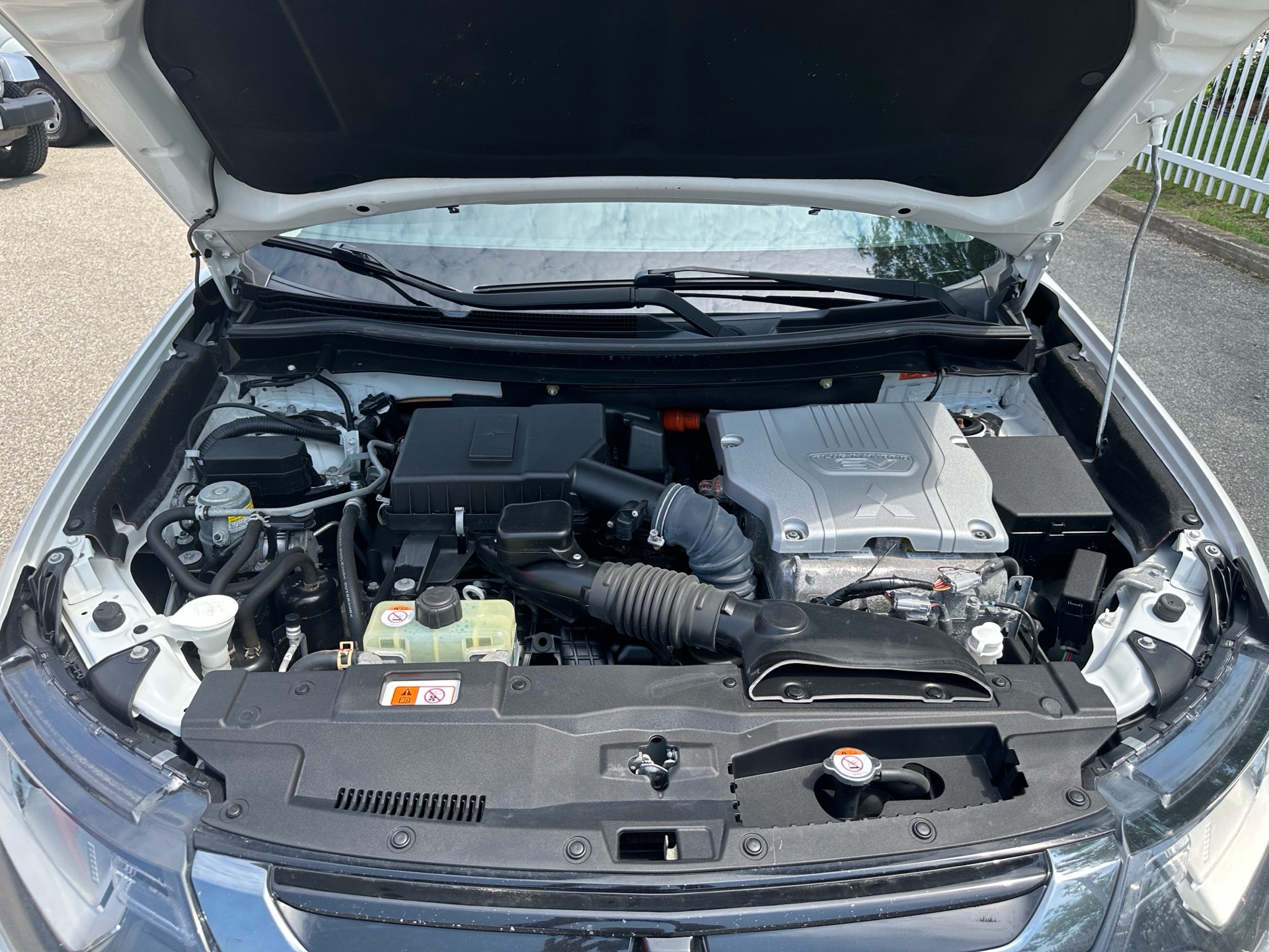 /houseofcars/2018-Mitsubishi-OutlanderPHEV-48956868277247834.jpg