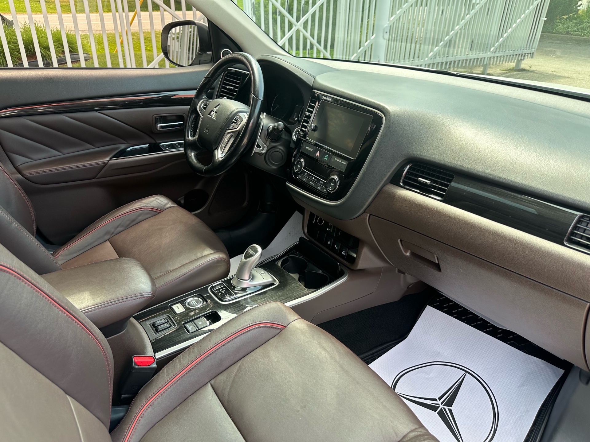 /houseofcars/2018-Mitsubishi-OutlanderPHEV-5804034456616647.jpg
