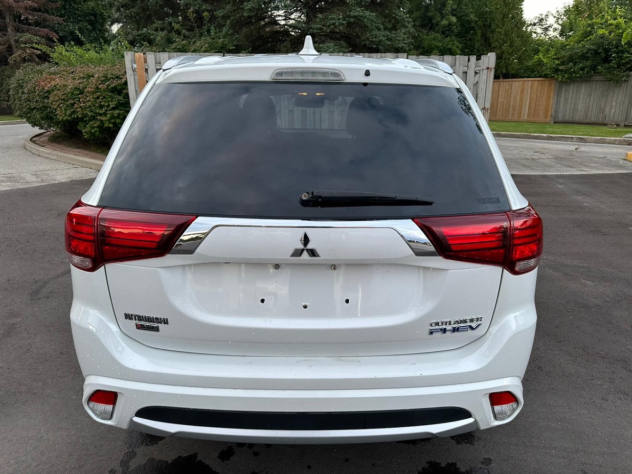 /houseofcars/2018-Mitsubishi-OutlanderPHEV-7968174362971296.jpg