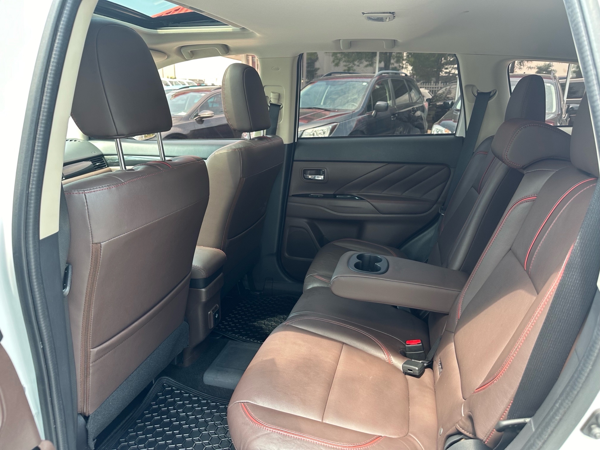 /houseofcars/2018-Mitsubishi-OutlanderPHEV-9716070657471712.jpg