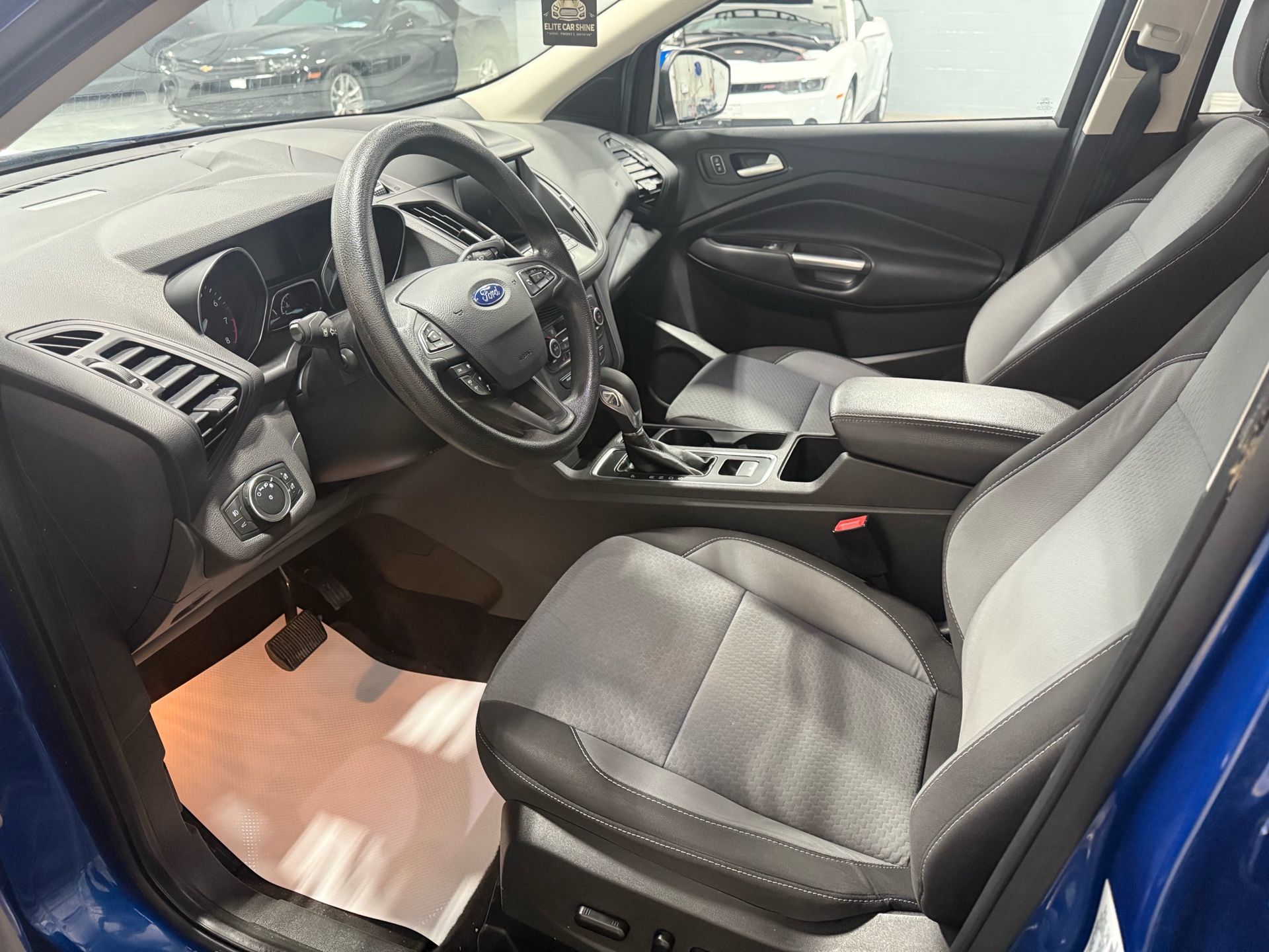 /houseofcars/2019-Ford-Escape-00856078313721298.jpg