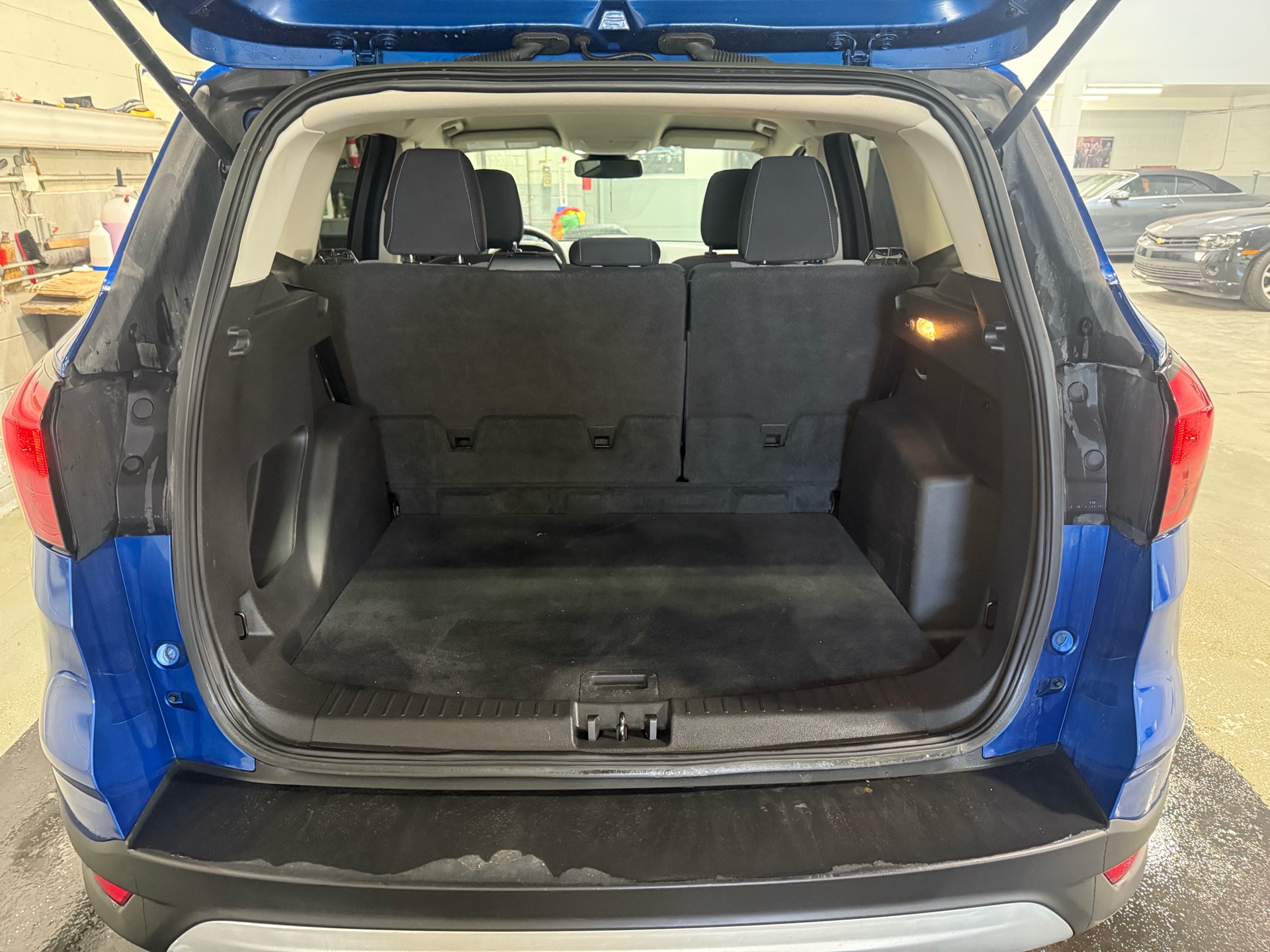 /houseofcars/2019-Ford-Escape-20639672353675964.jpg