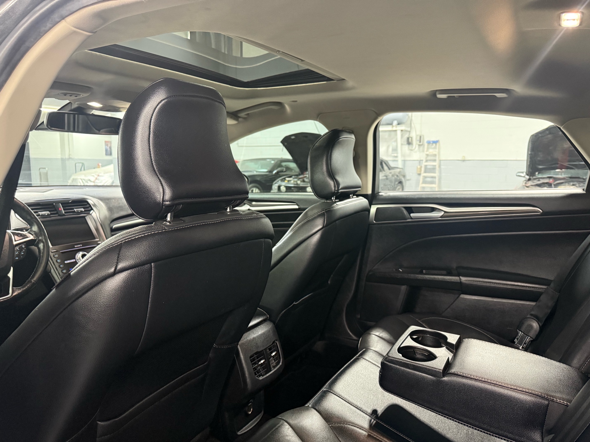/houseofcars/2019-Ford-FusionHybrid-4634322013270713.jpg