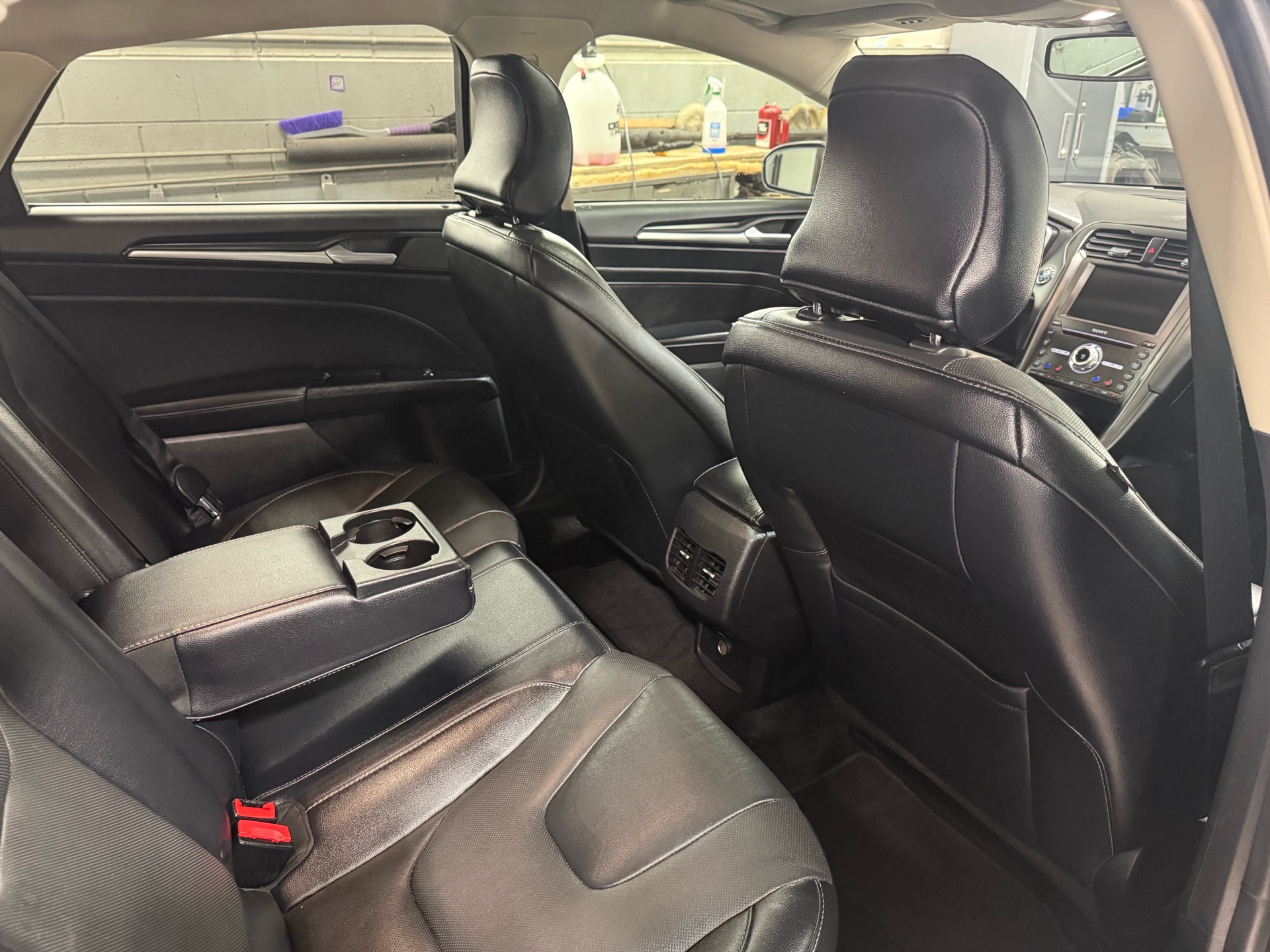 /houseofcars/2019-Ford-FusionHybrid-7217649469321852.jpg