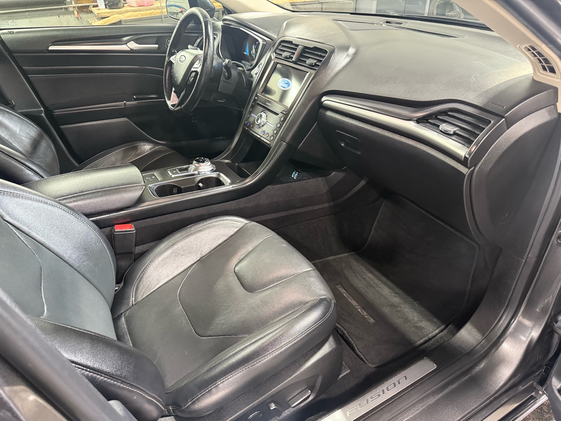 /houseofcars/2019-Ford-FusionHybrid-8867823524574117.jpg