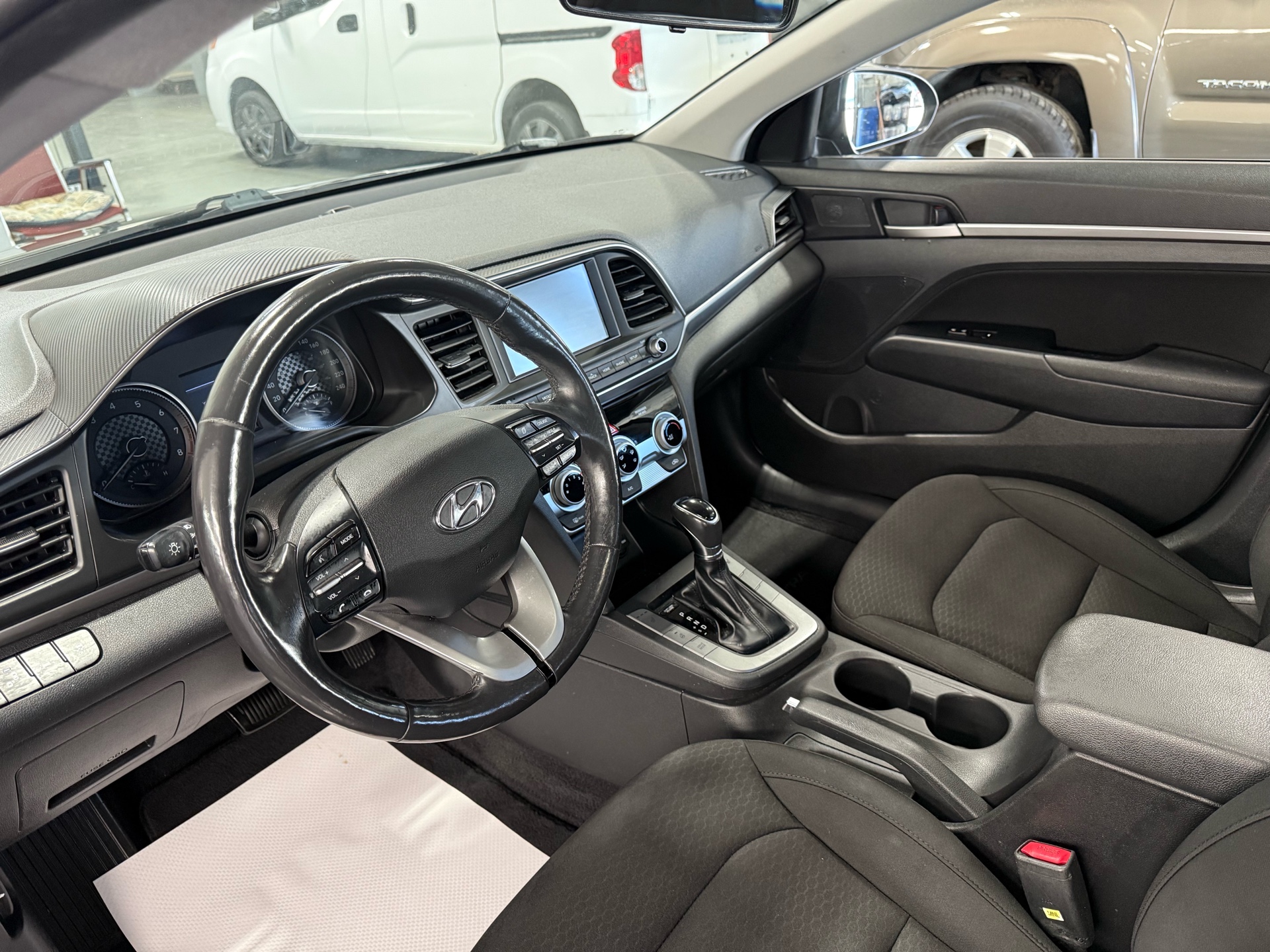 /houseofcars/2019-Hyundai-Elantra-48167077853030027.jpg
