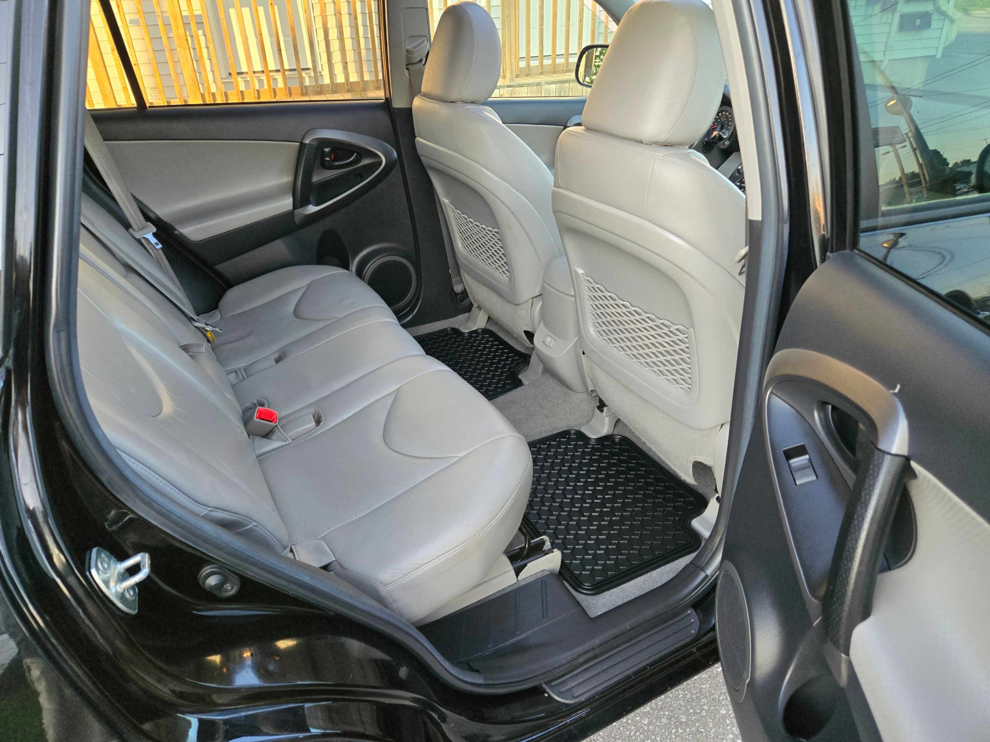 /hunsbroauto/2012-Toyota-RAV4-04986929422623665.jpg