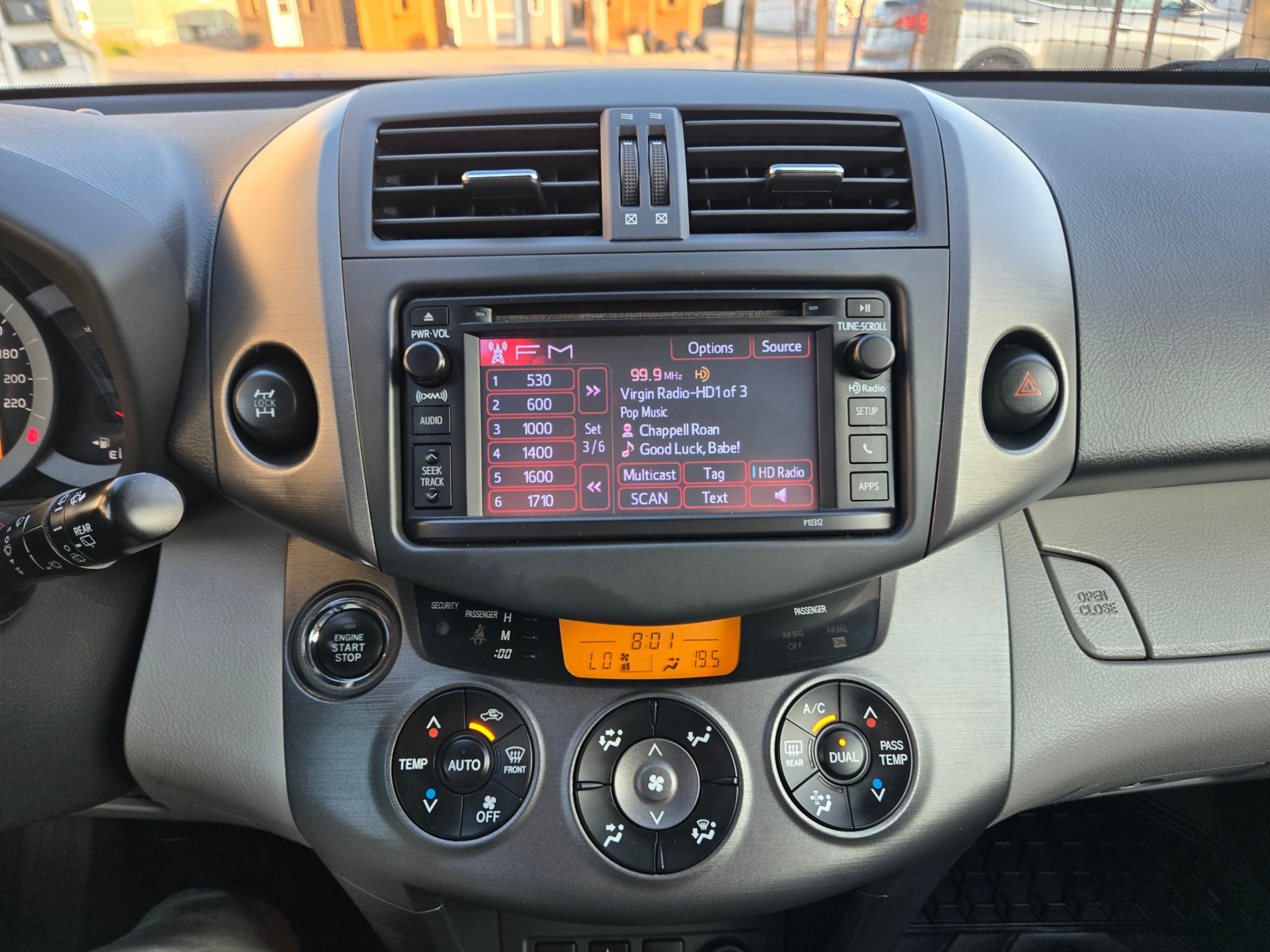 /hunsbroauto/2012-Toyota-RAV4-39936673977640935.jpg