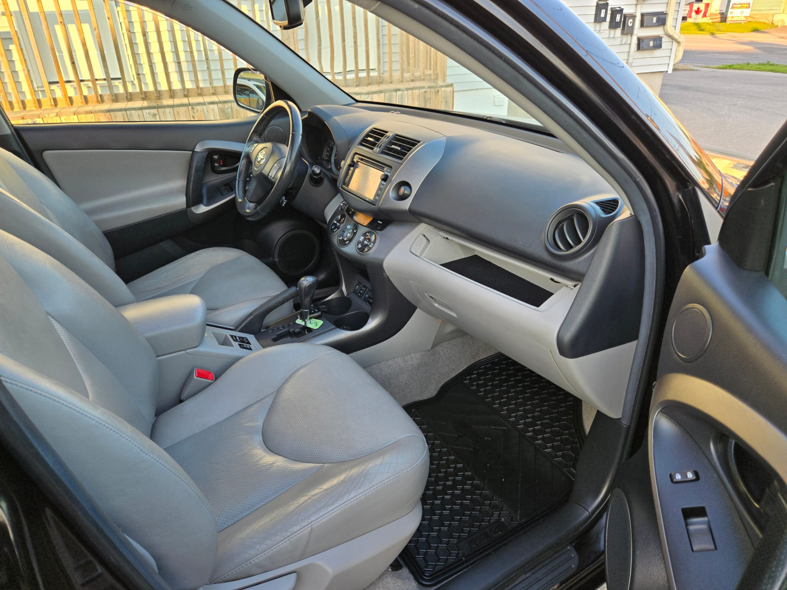 /hunsbroauto/2012-Toyota-RAV4-6719105572814776.jpg