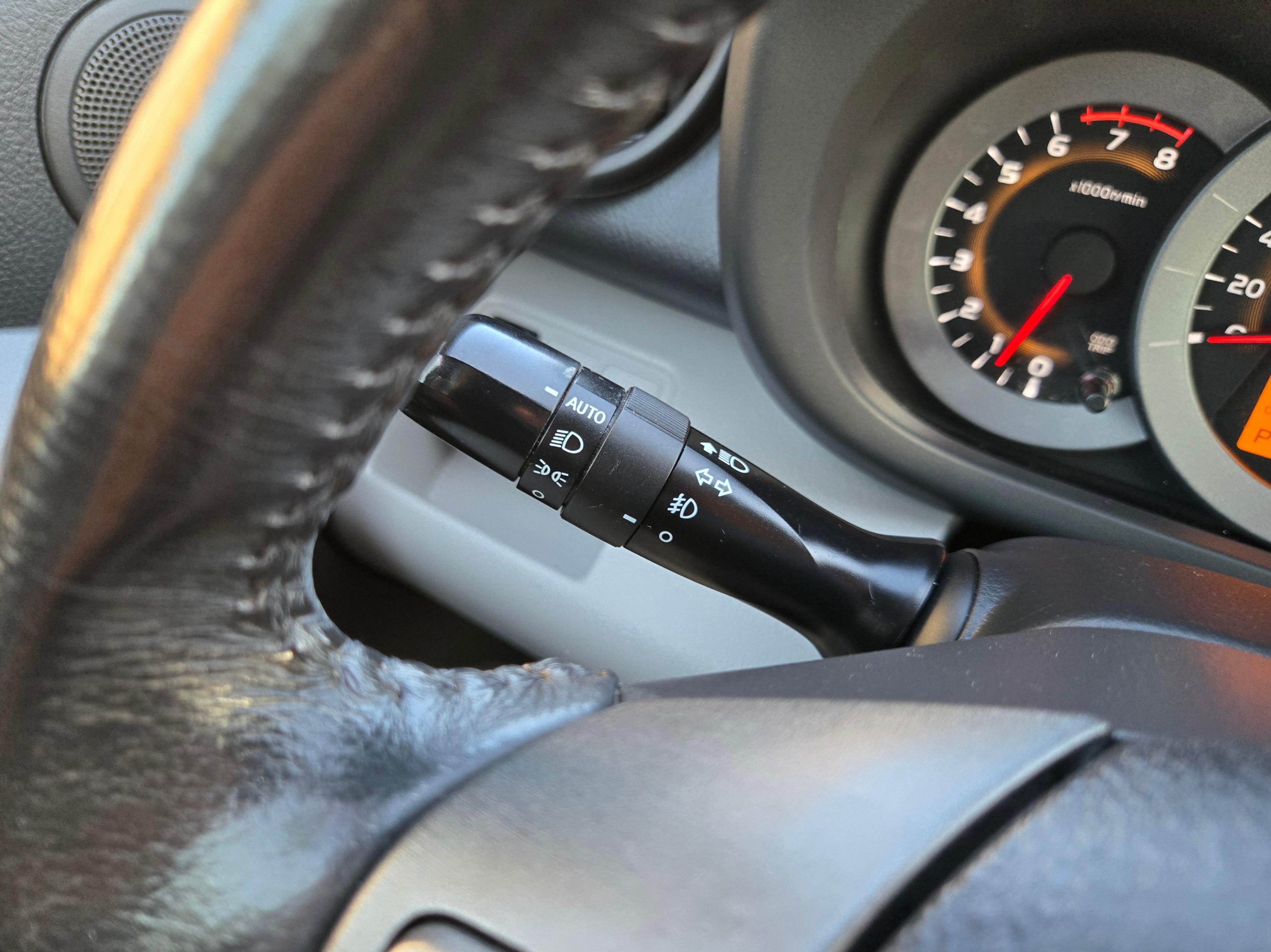 /hunsbroauto/2012-Toyota-RAV4-9903353135422057.jpg