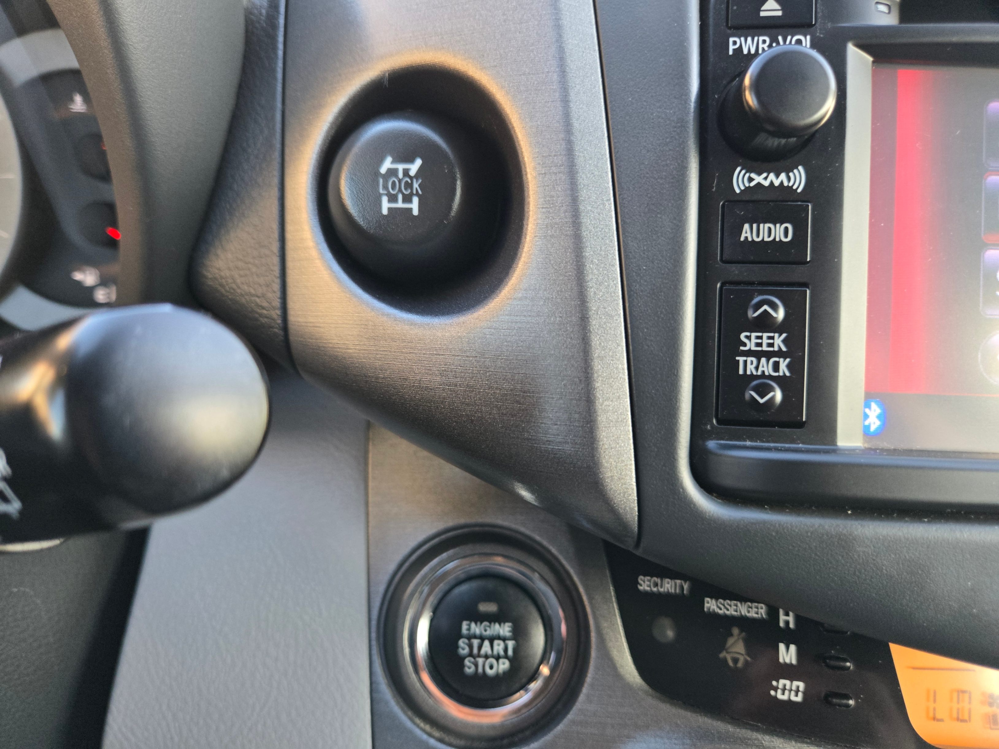 /hunsbroauto/2012-Toyota-RAV4-9907649425314435.jpg