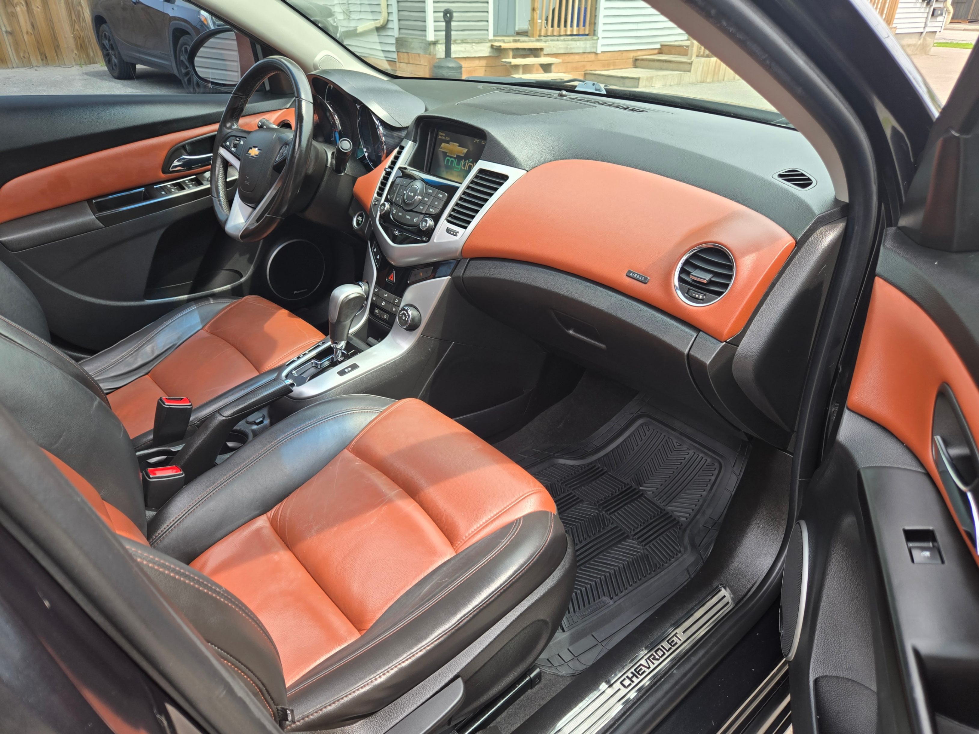 /hunsbroauto/2014-Chevrolet-Cruze-651000393928401.jpg