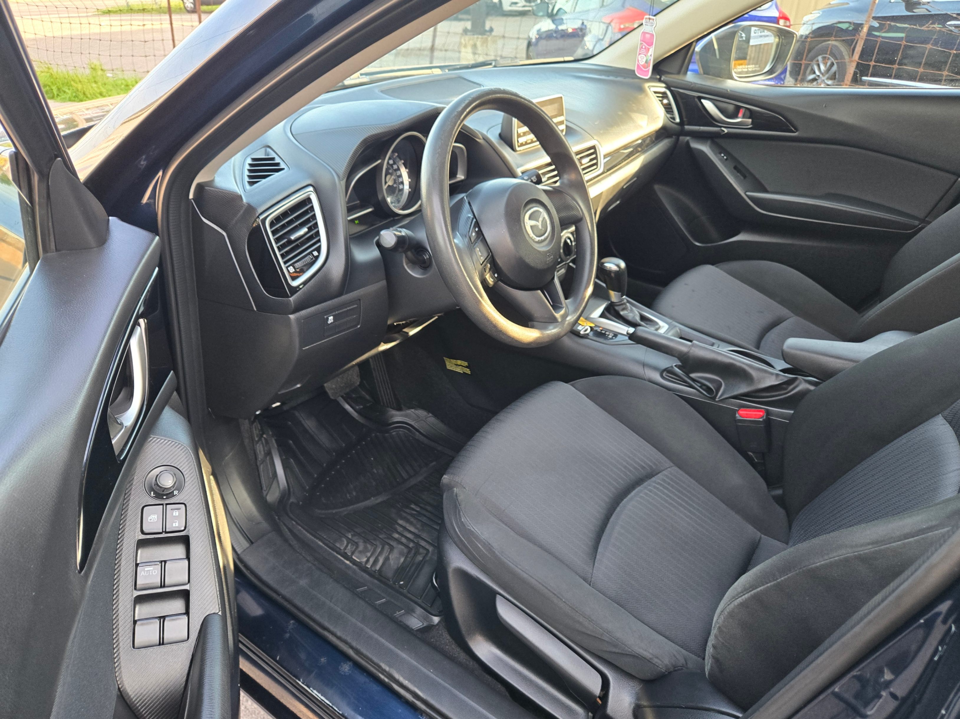 /hunsbroauto/2014-Mazda-Mazda3-06853013106091943.jpg