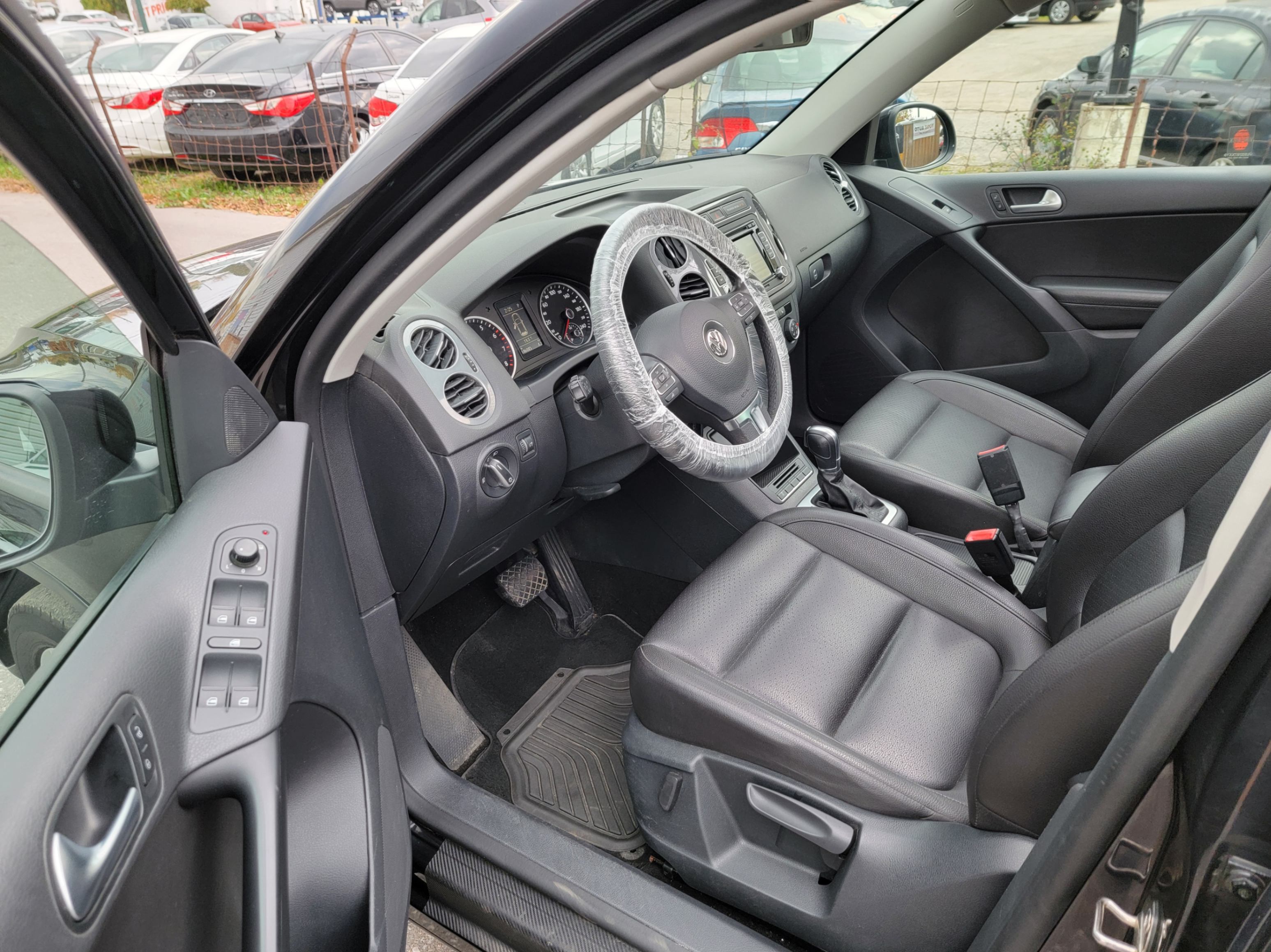 /hunsbroauto/2014-Volkswagen-Tiguan-3177873505949875.jpg