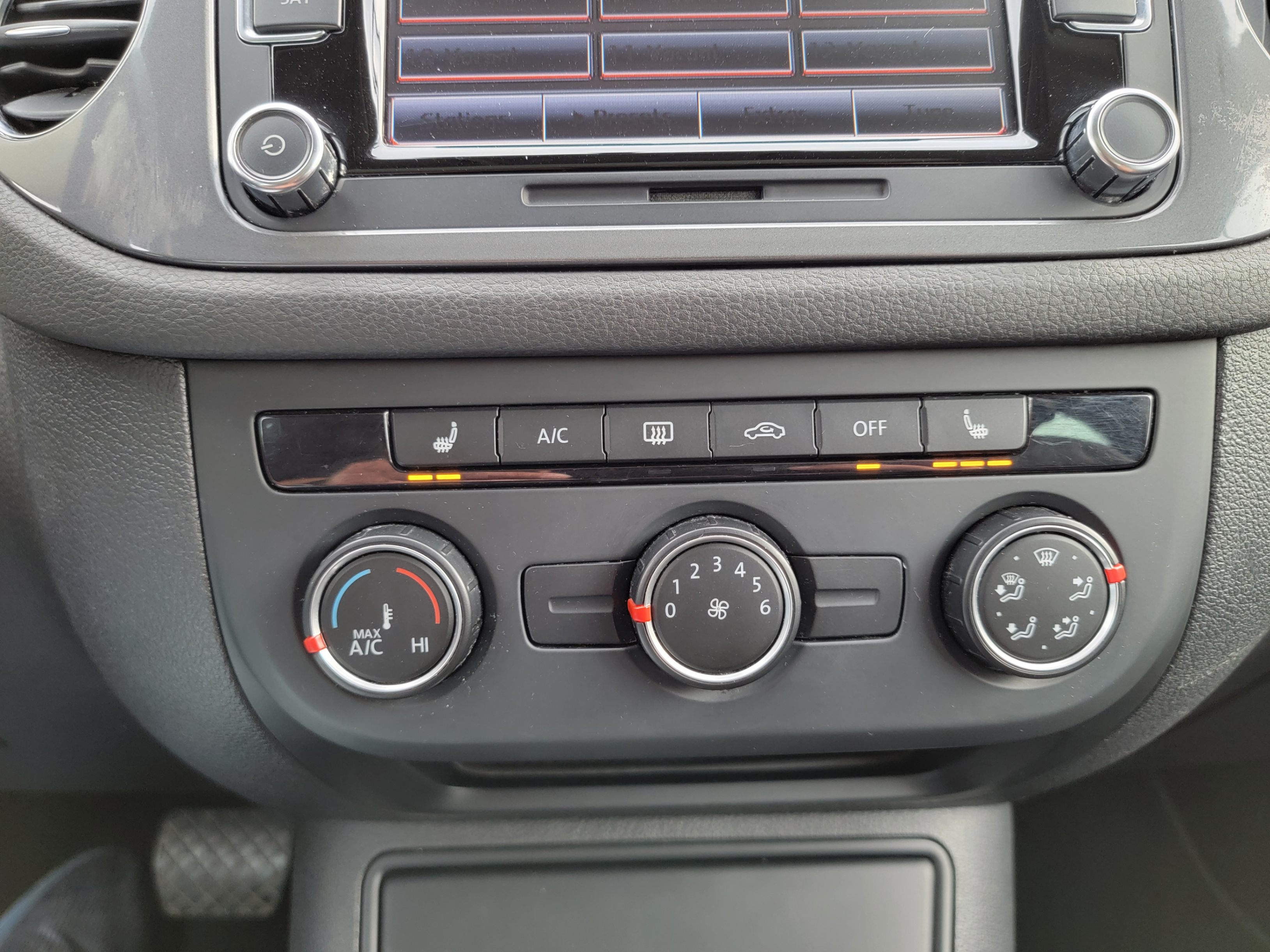 /hunsbroauto/2014-Volkswagen-Tiguan-5745501633994963.jpg
