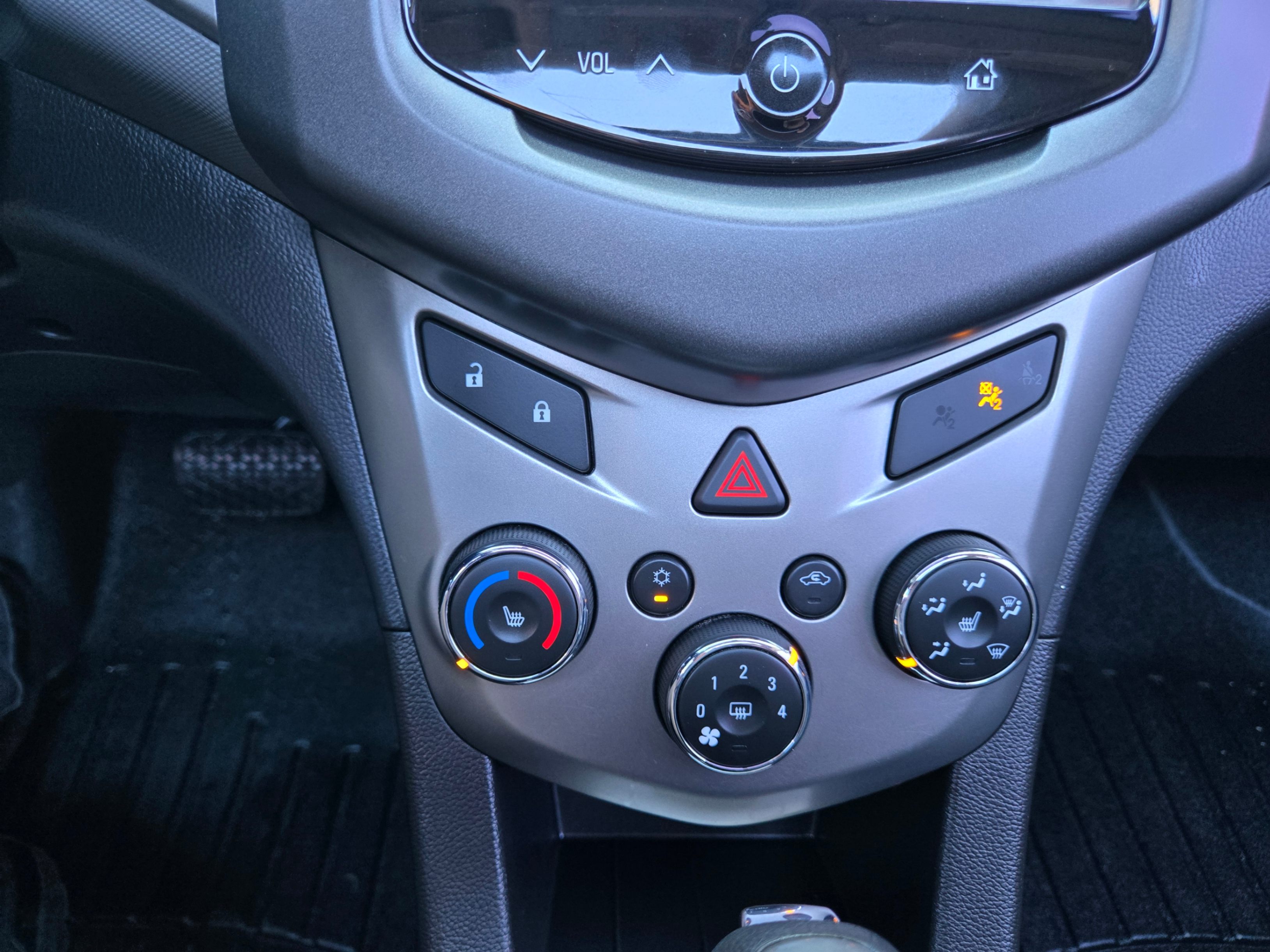 /hunsbroauto/2015-Chevrolet-Sonic-9681748438025073.jpg