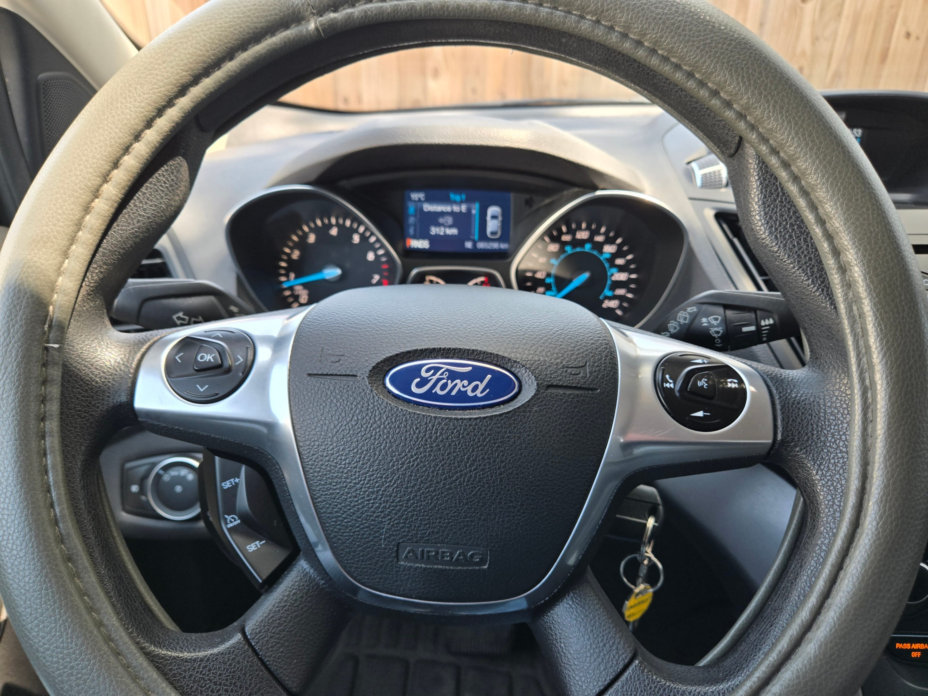 /hunsbroauto/2015-Ford-Escape-0675375396939224.jpg