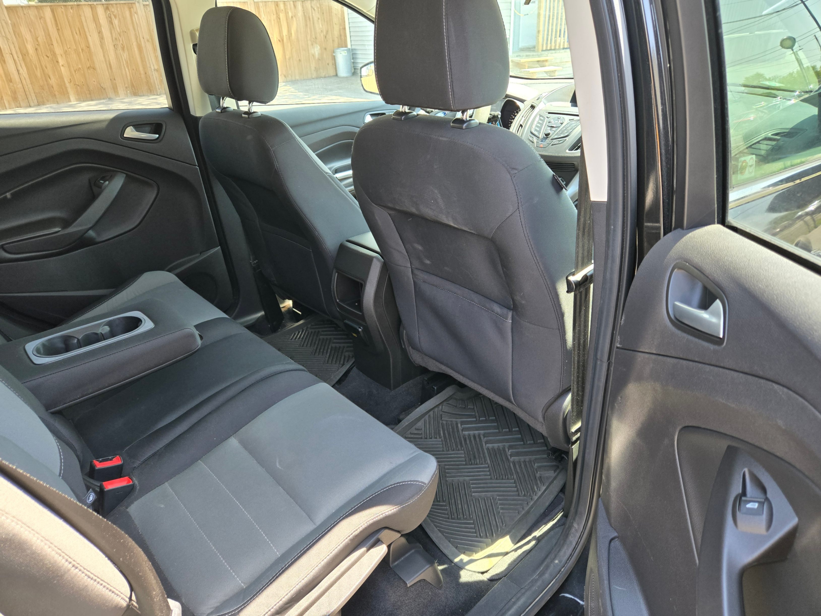 /hunsbroauto/2015-Ford-Escape-2212749759776642.jpg