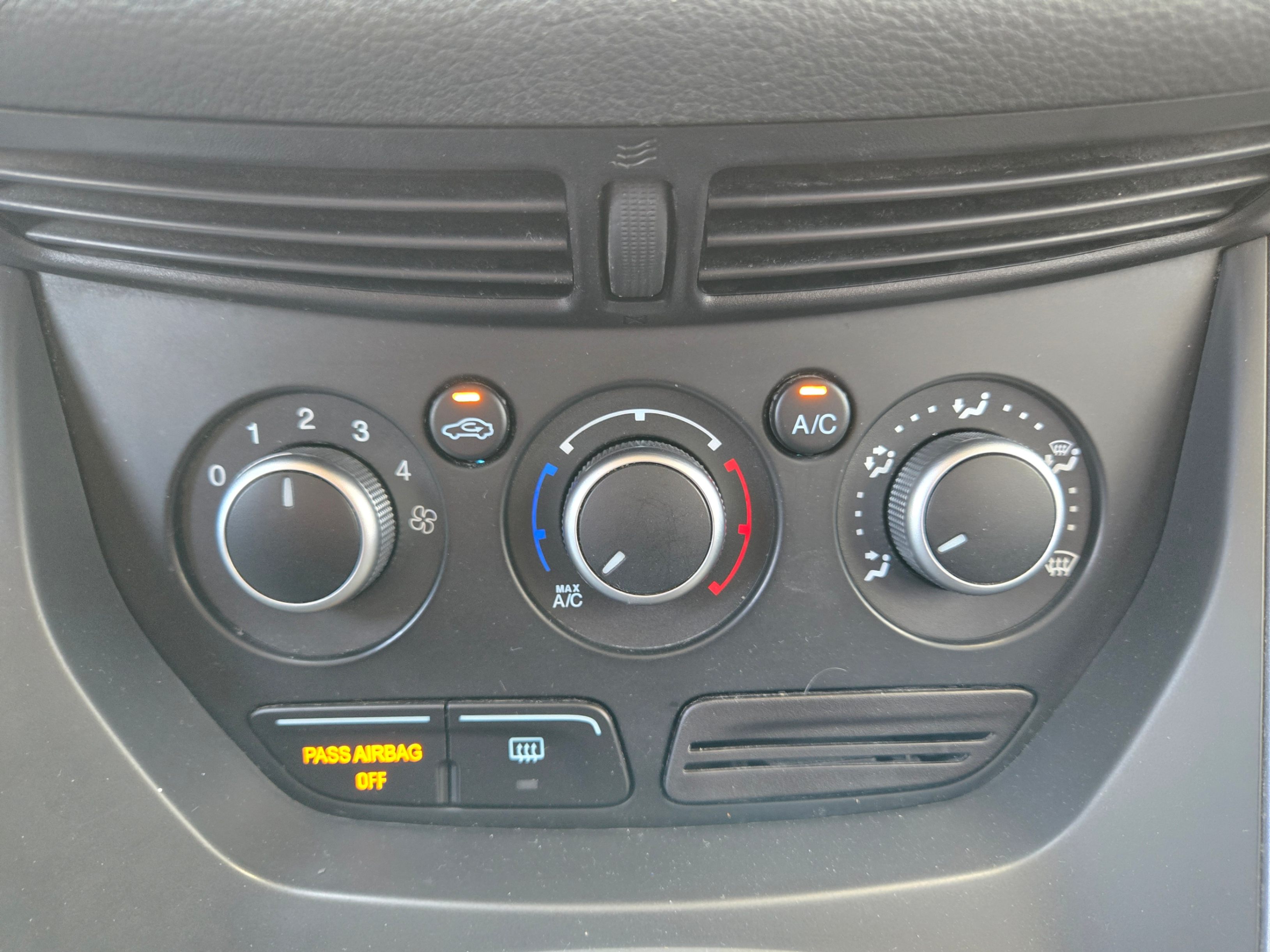 /hunsbroauto/2015-Ford-Escape-544352050463395.jpg