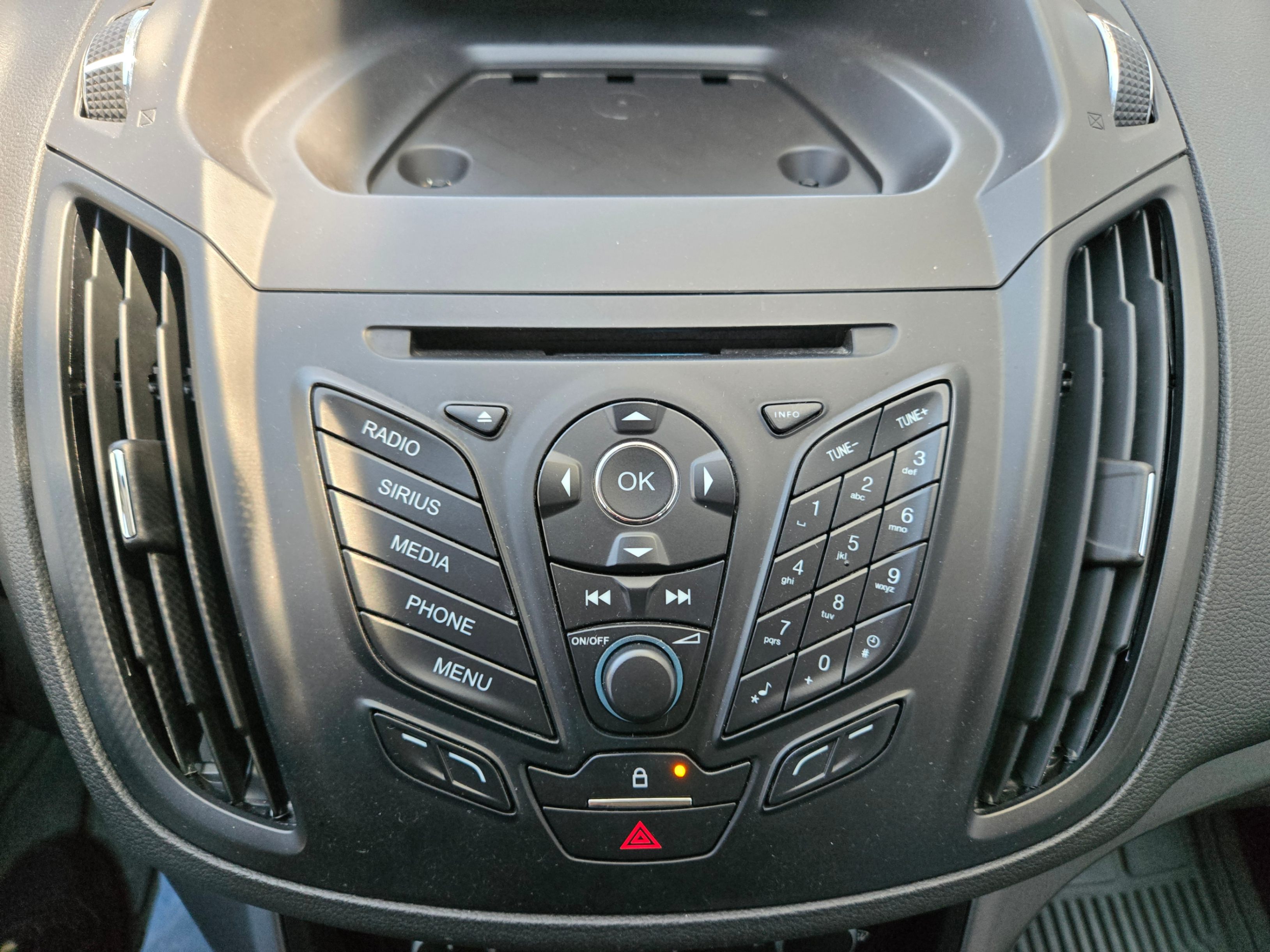 /hunsbroauto/2015-Ford-Escape-7025956147949712.jpg