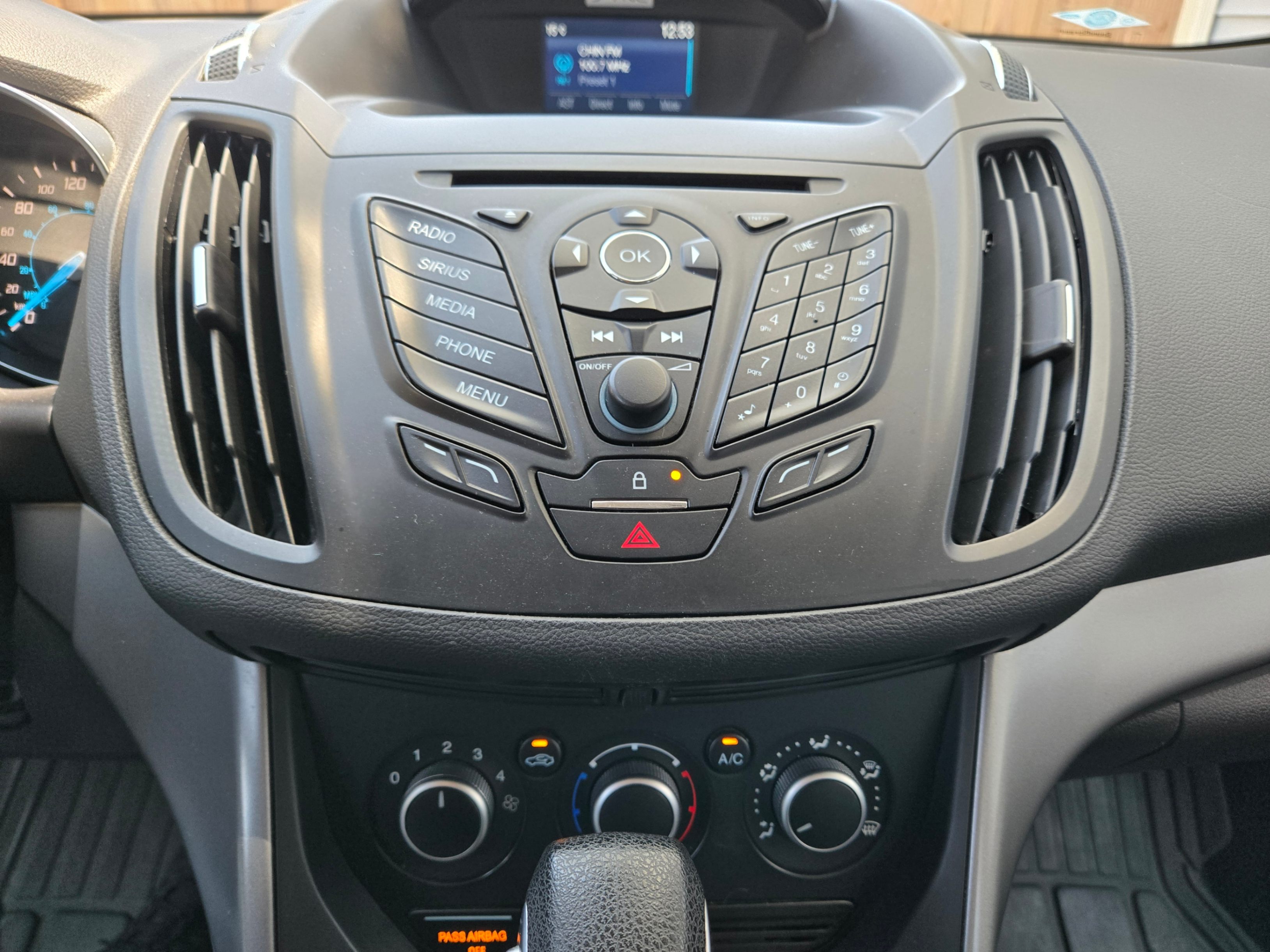 /hunsbroauto/2015-Ford-Escape-8111542160001524.jpg