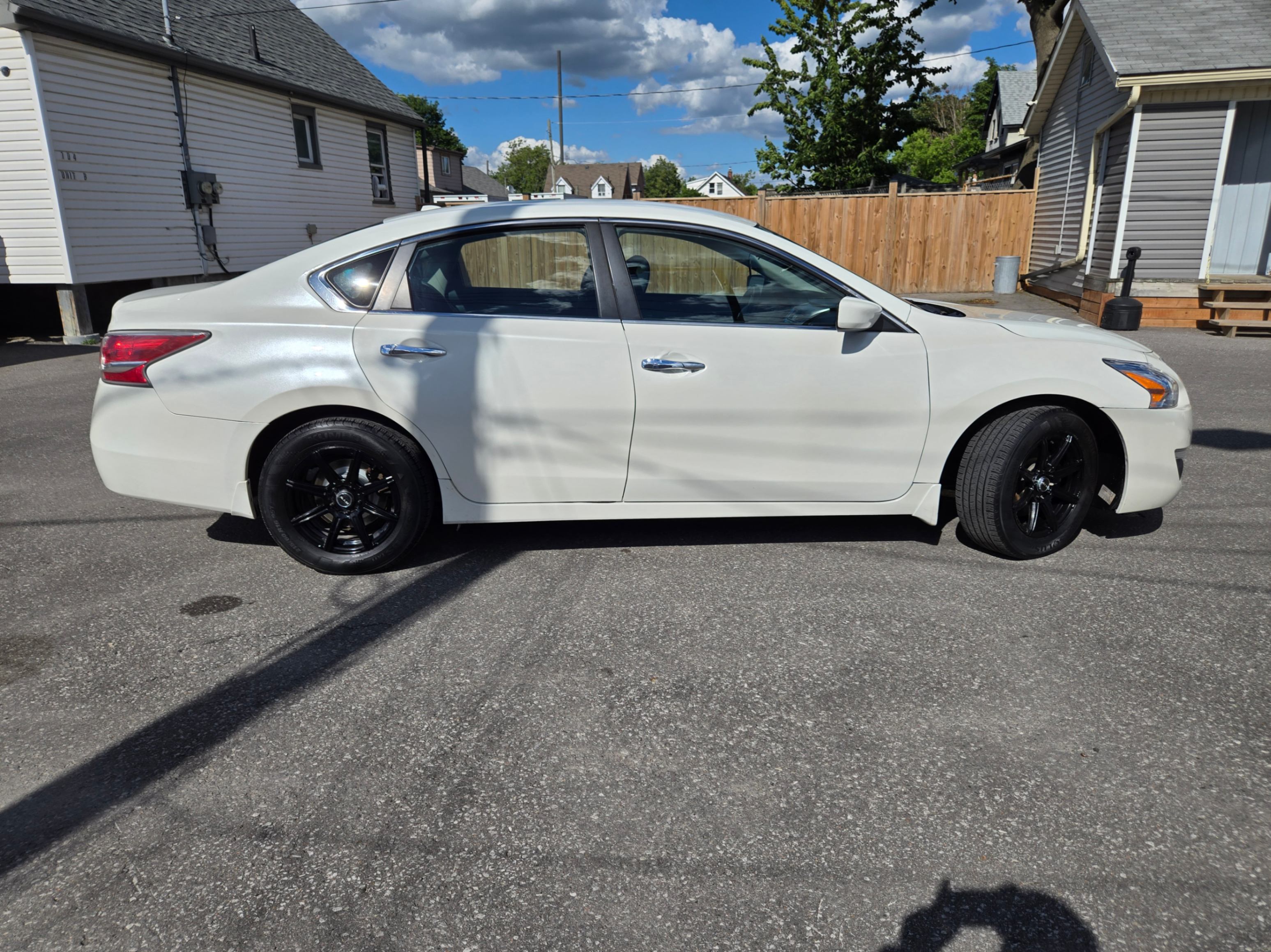 /hunsbroauto/2015-Nissan-Altima-5948289019226325.jpg