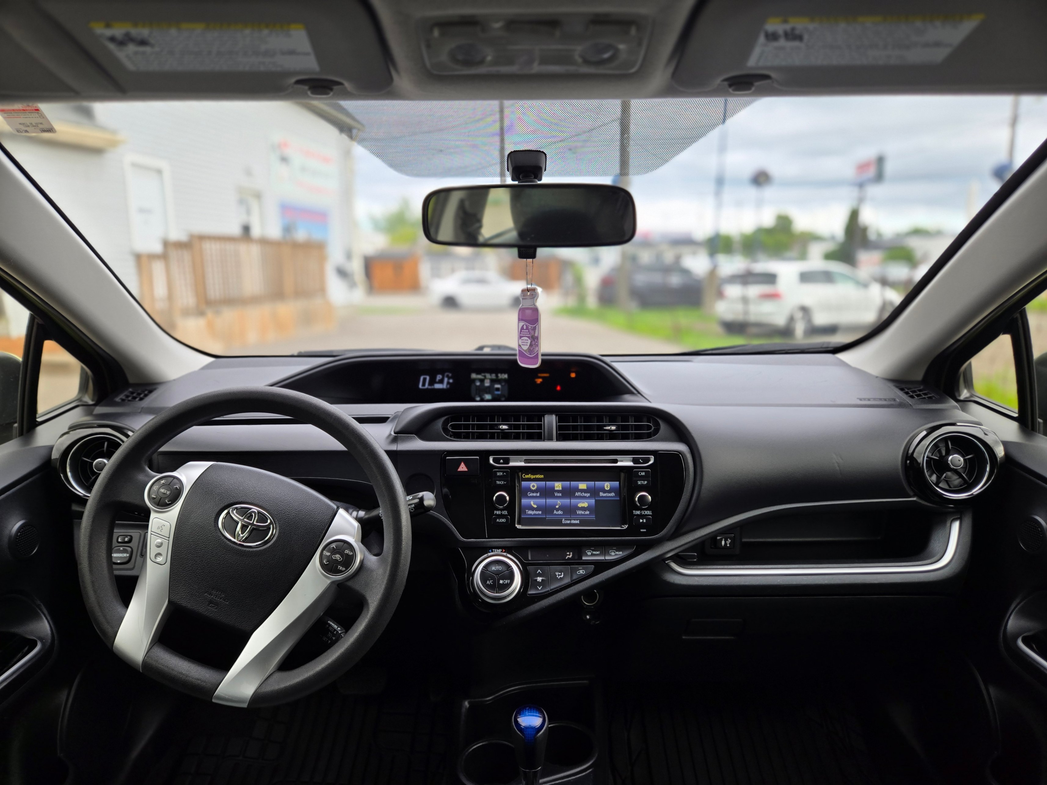 /hunsbroauto/2015-Toyota-PriusC-0069993238541739.jpg