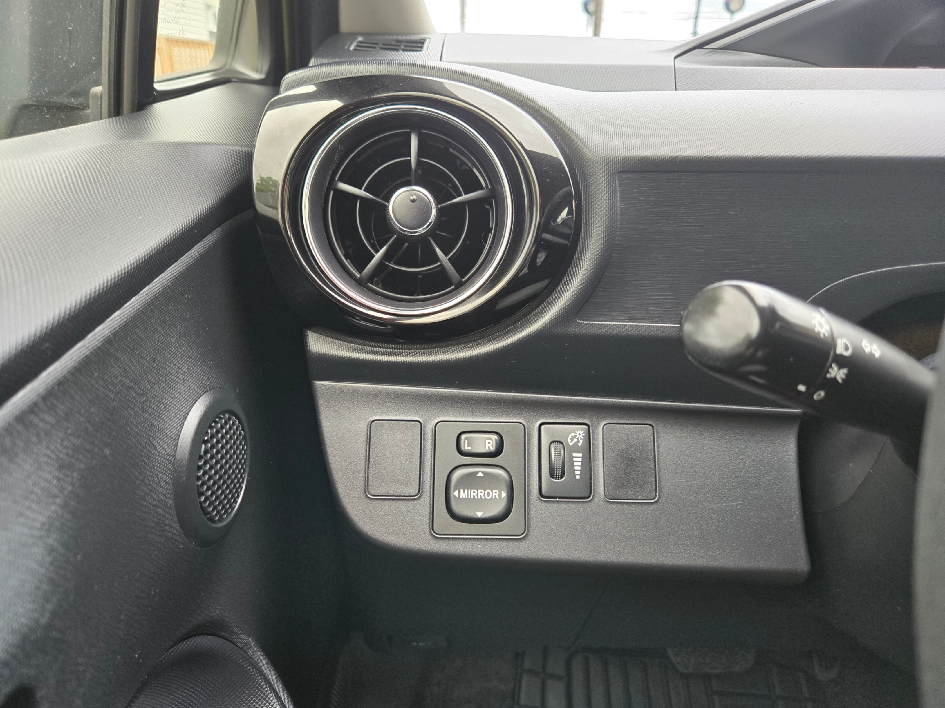 /hunsbroauto/2015-Toyota-PriusC-5782512143208882.jpg