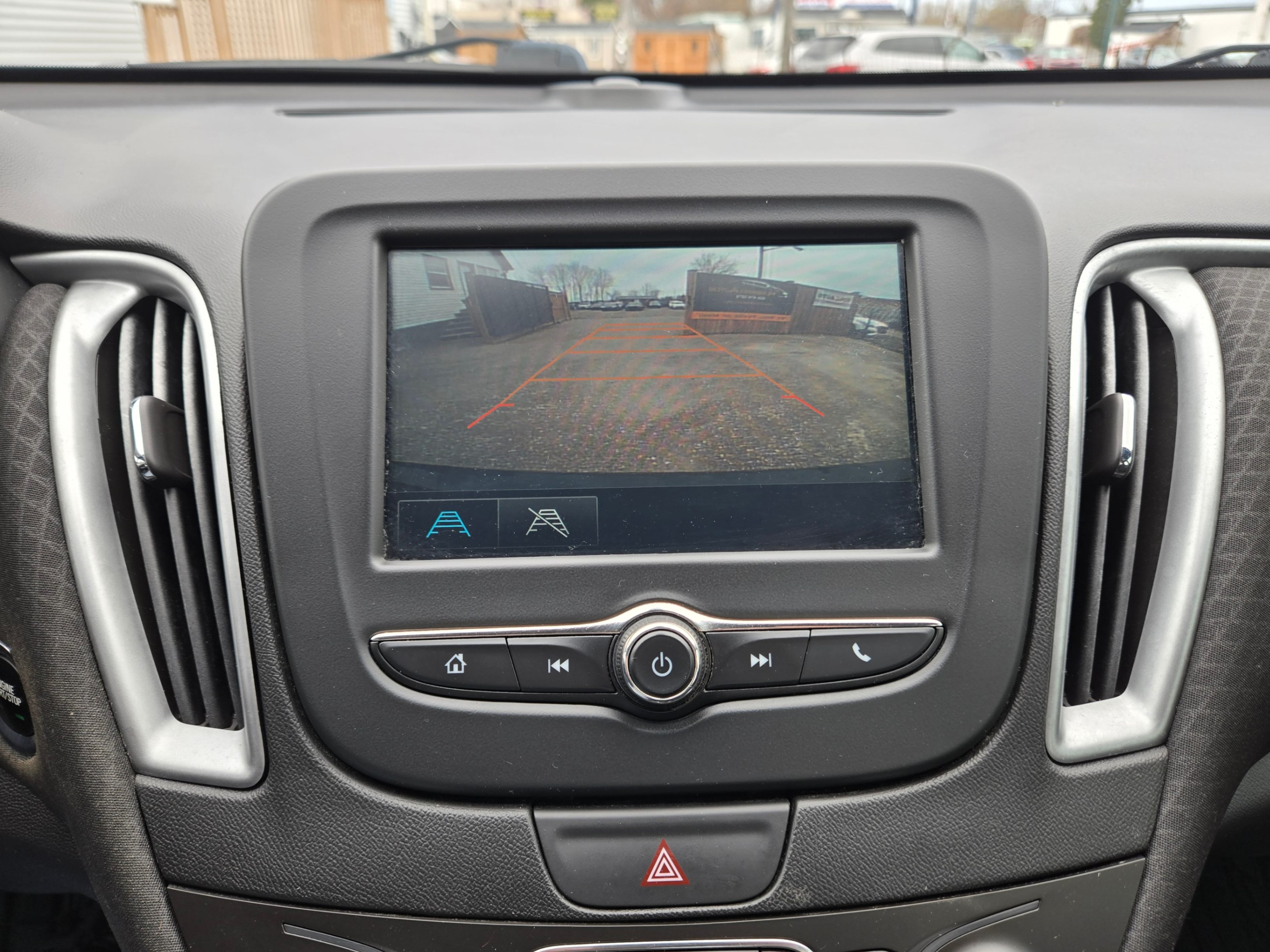 /hunsbroauto/2017-Chevrolet-Malibu-1688640918479154.jpg