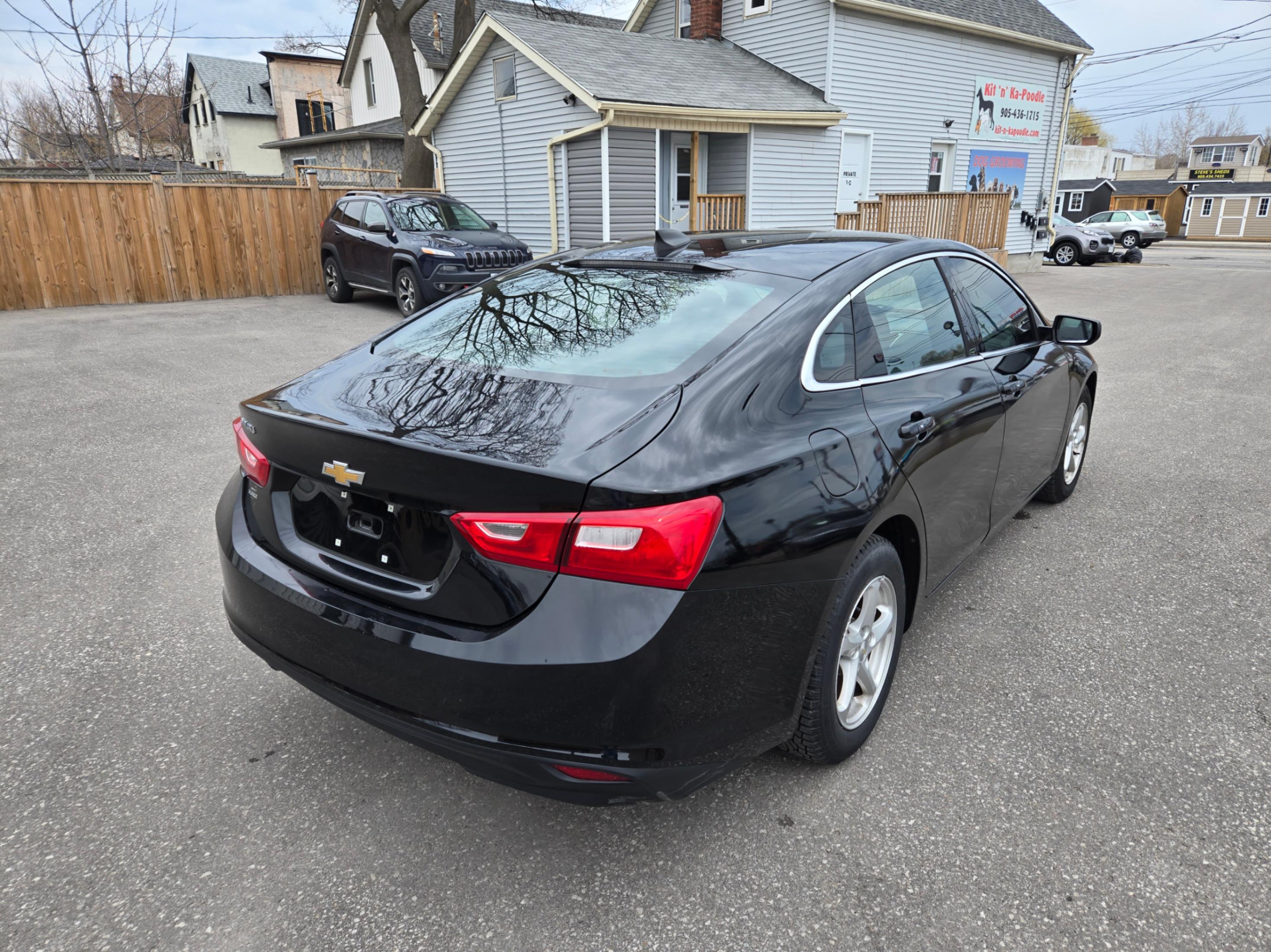 /hunsbroauto/2017-Chevrolet-Malibu-22216603863956563.jpg