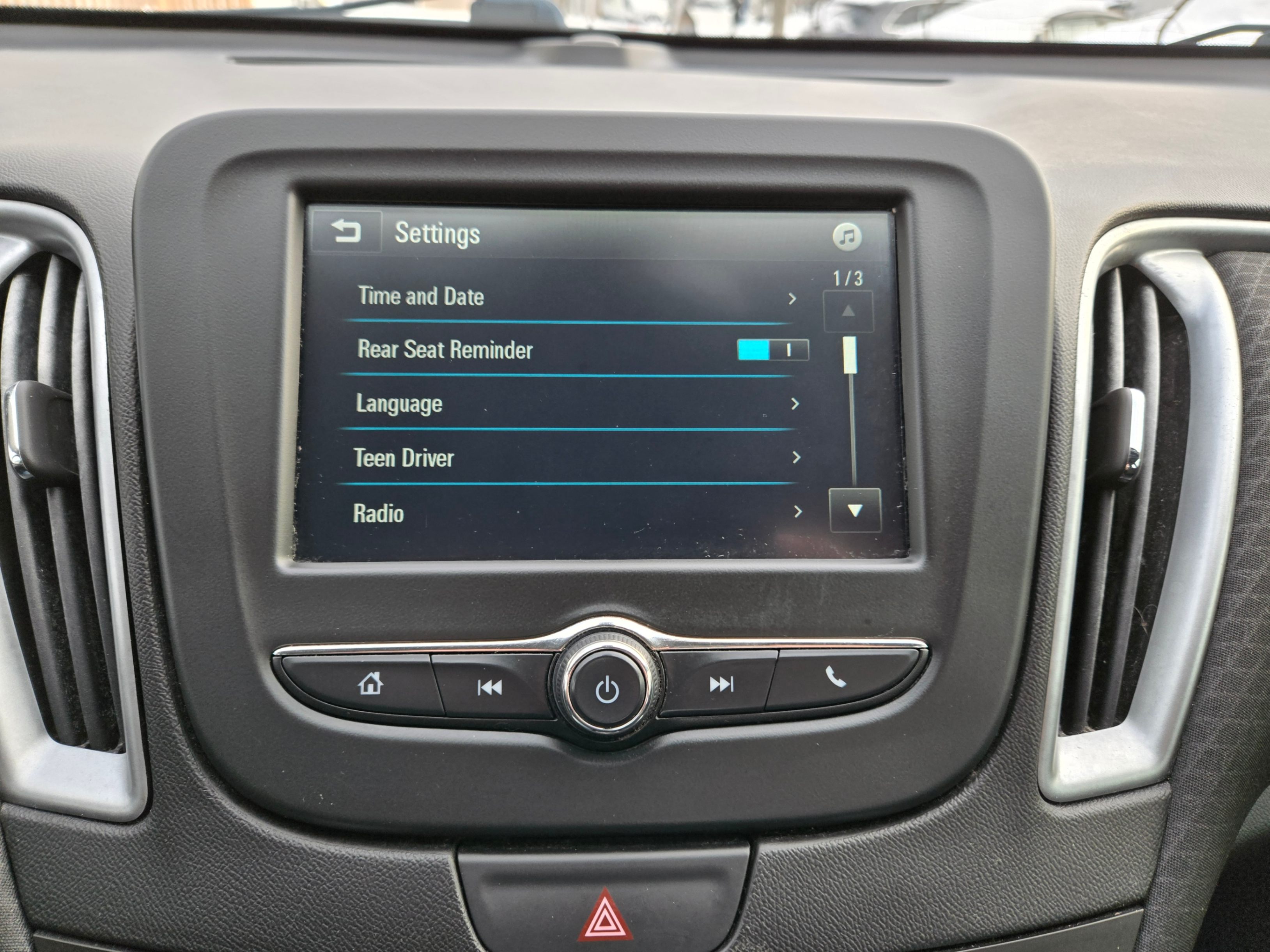 /hunsbroauto/2017-Chevrolet-Malibu-48780713732055125.jpg