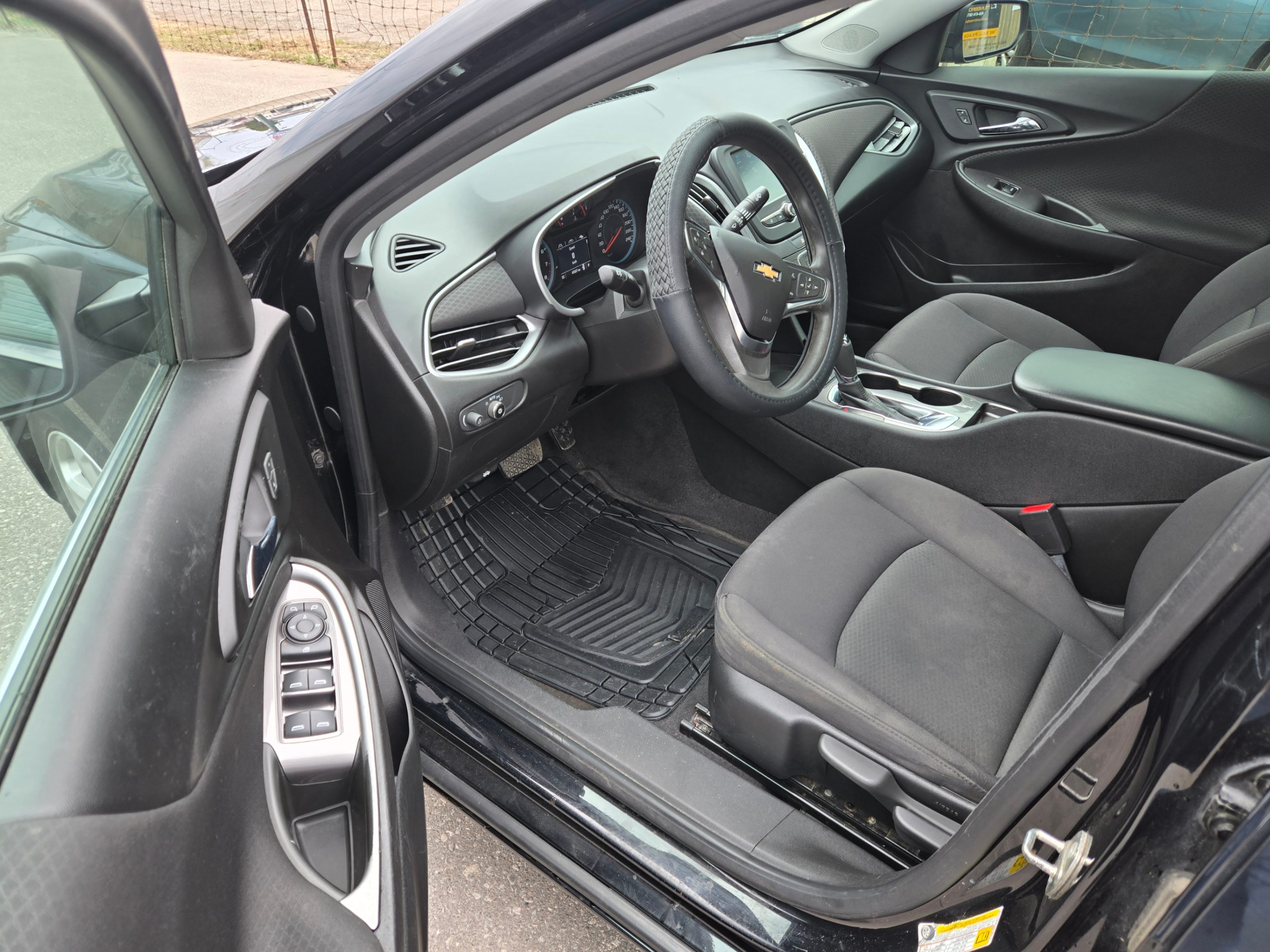 /hunsbroauto/2017-Chevrolet-Malibu-5342236149104729.jpg