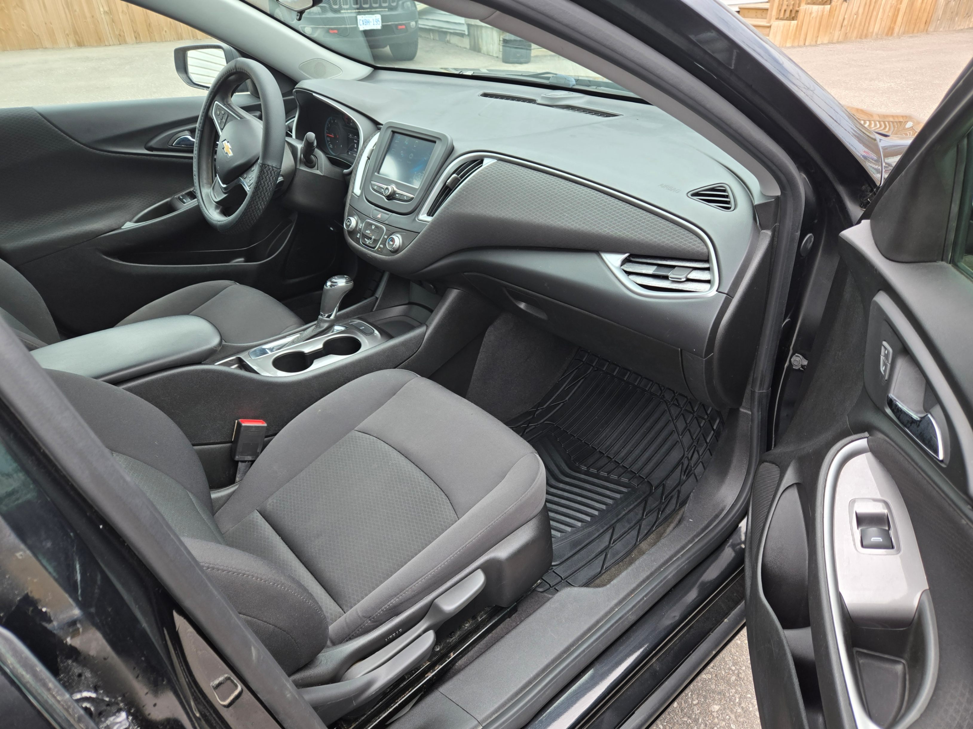 /hunsbroauto/2017-Chevrolet-Malibu-8419999523676407.jpg