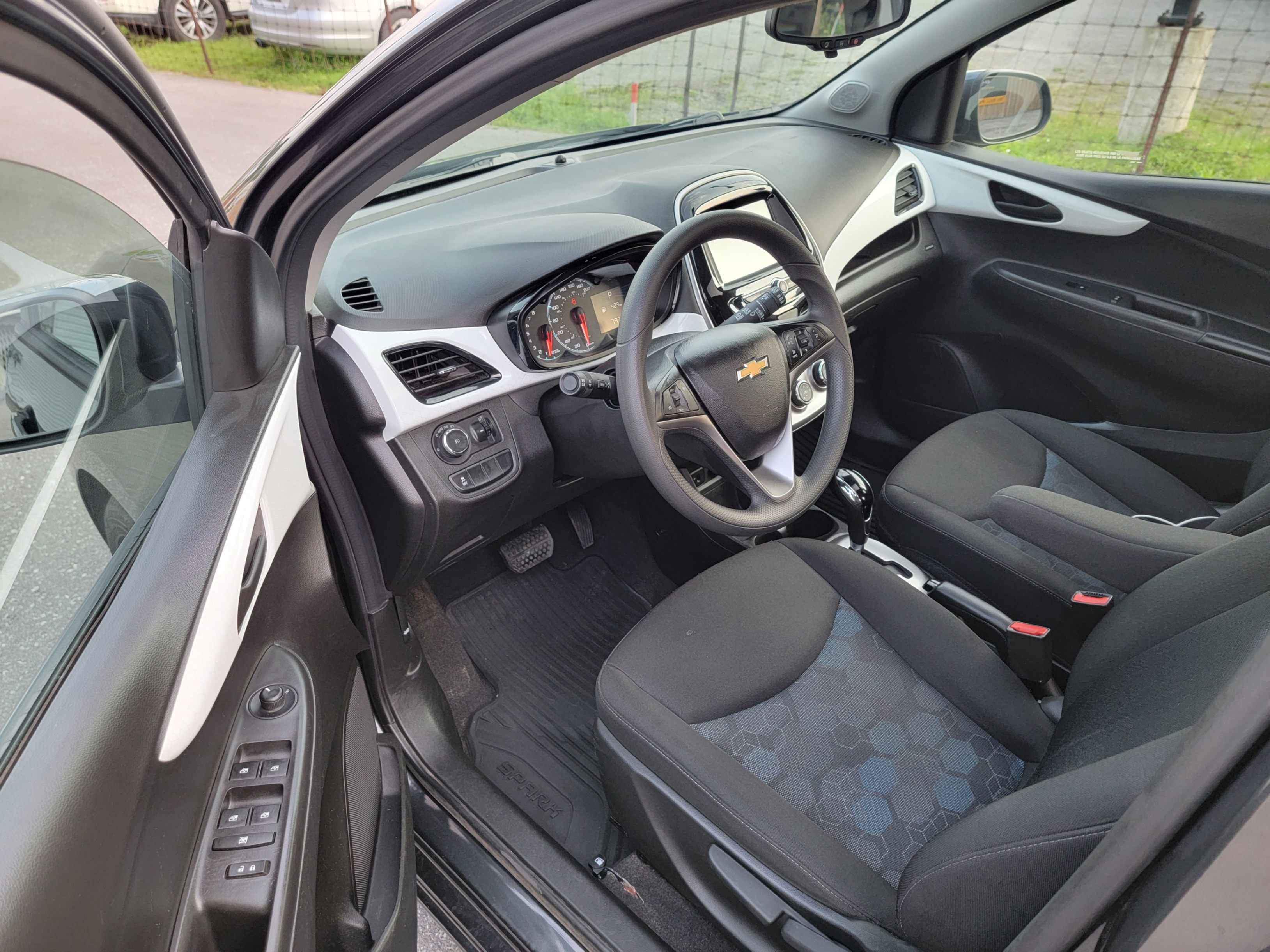 /hunsbroauto/2017-Chevrolet-Spark-04001892785329719.jpg