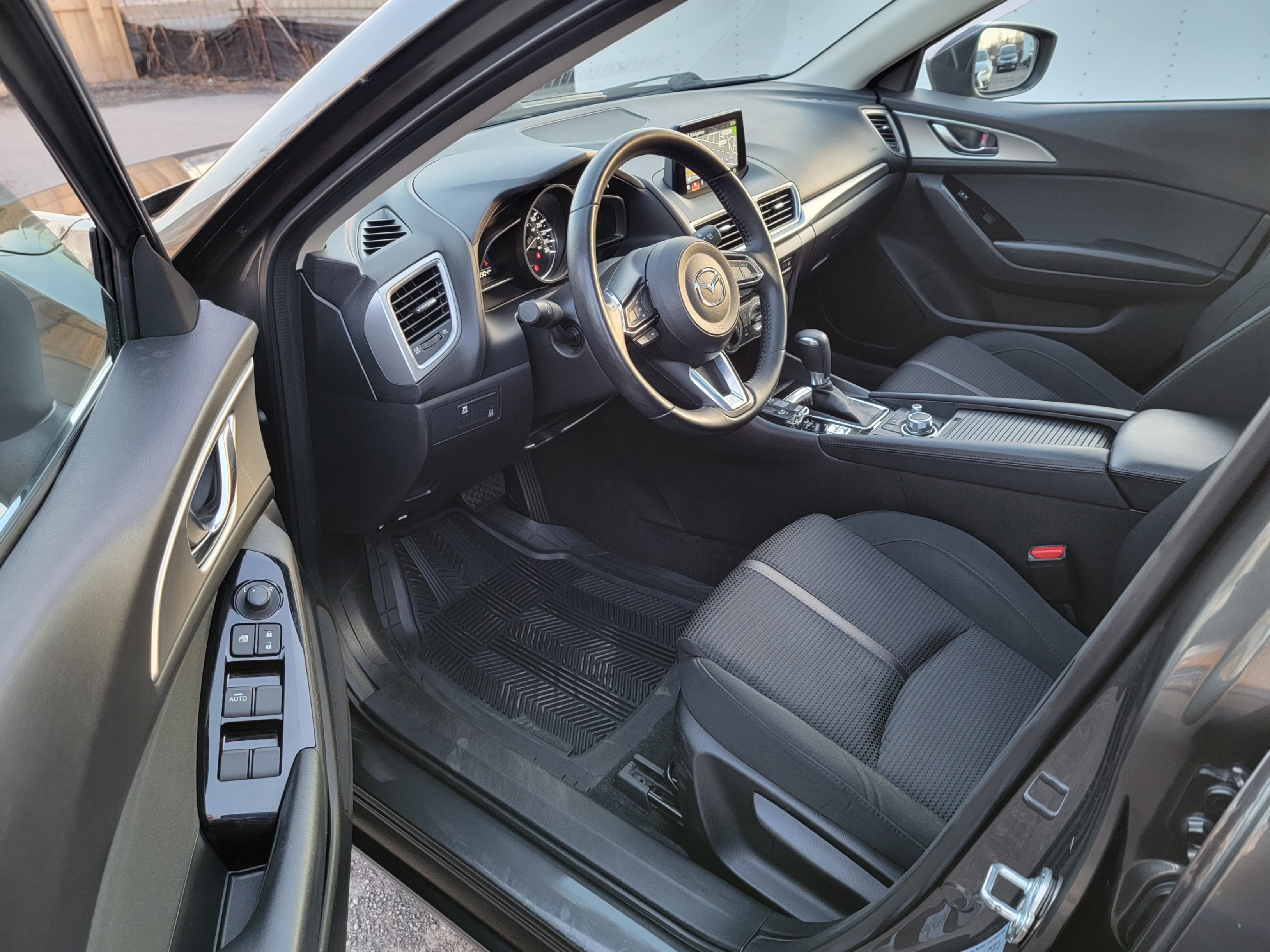 /hunsbroauto/2017-Mazda-Mazda3-017988418804004036.jpg