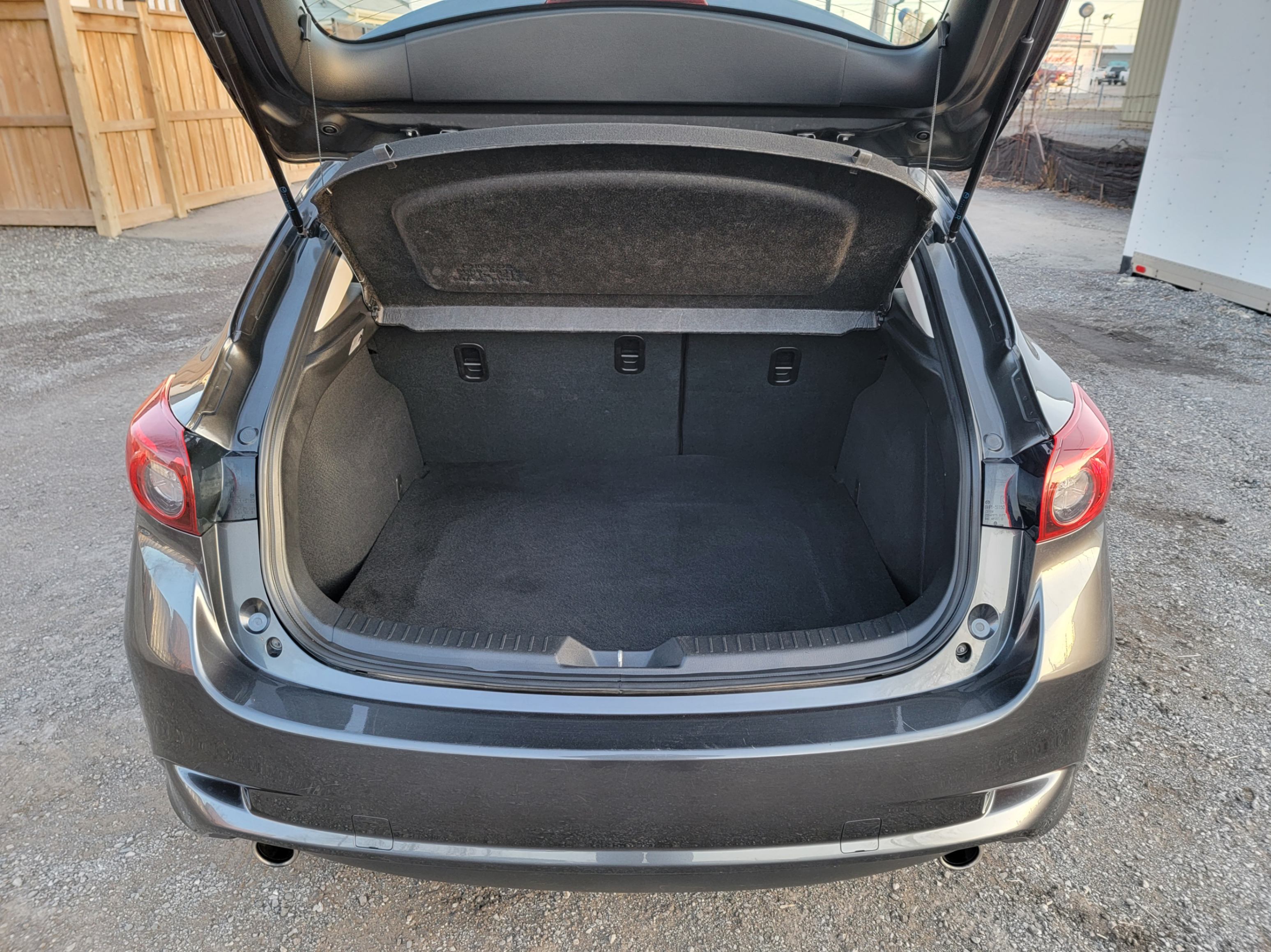 /hunsbroauto/2017-Mazda-Mazda3-057054336490918844.jpg