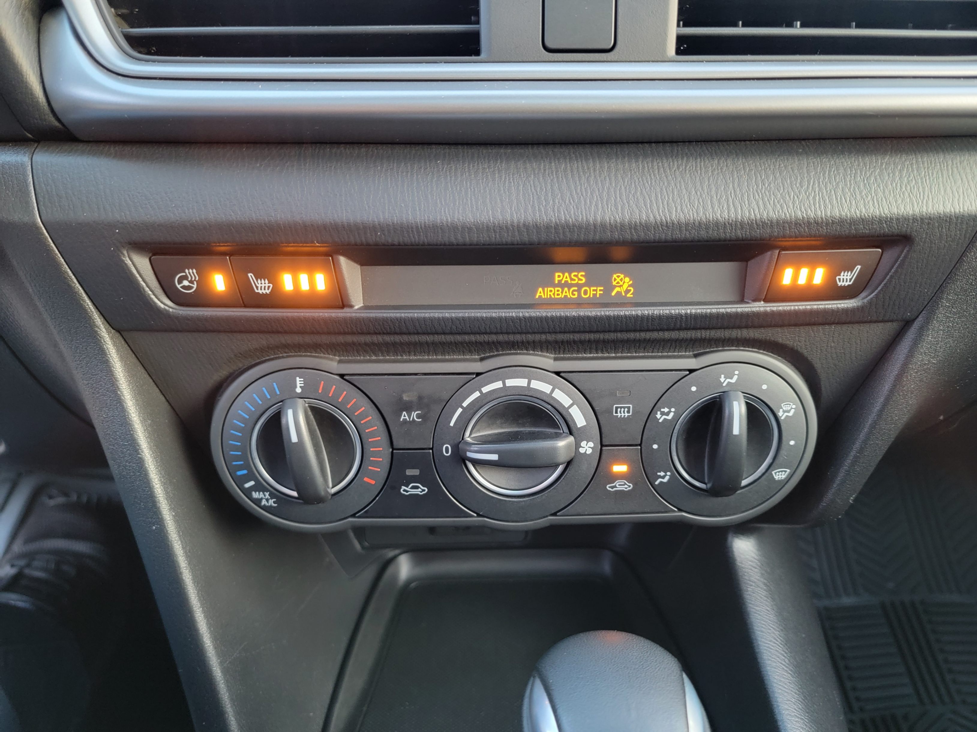 /hunsbroauto/2017-Mazda-Mazda3-3374042604338878.jpg