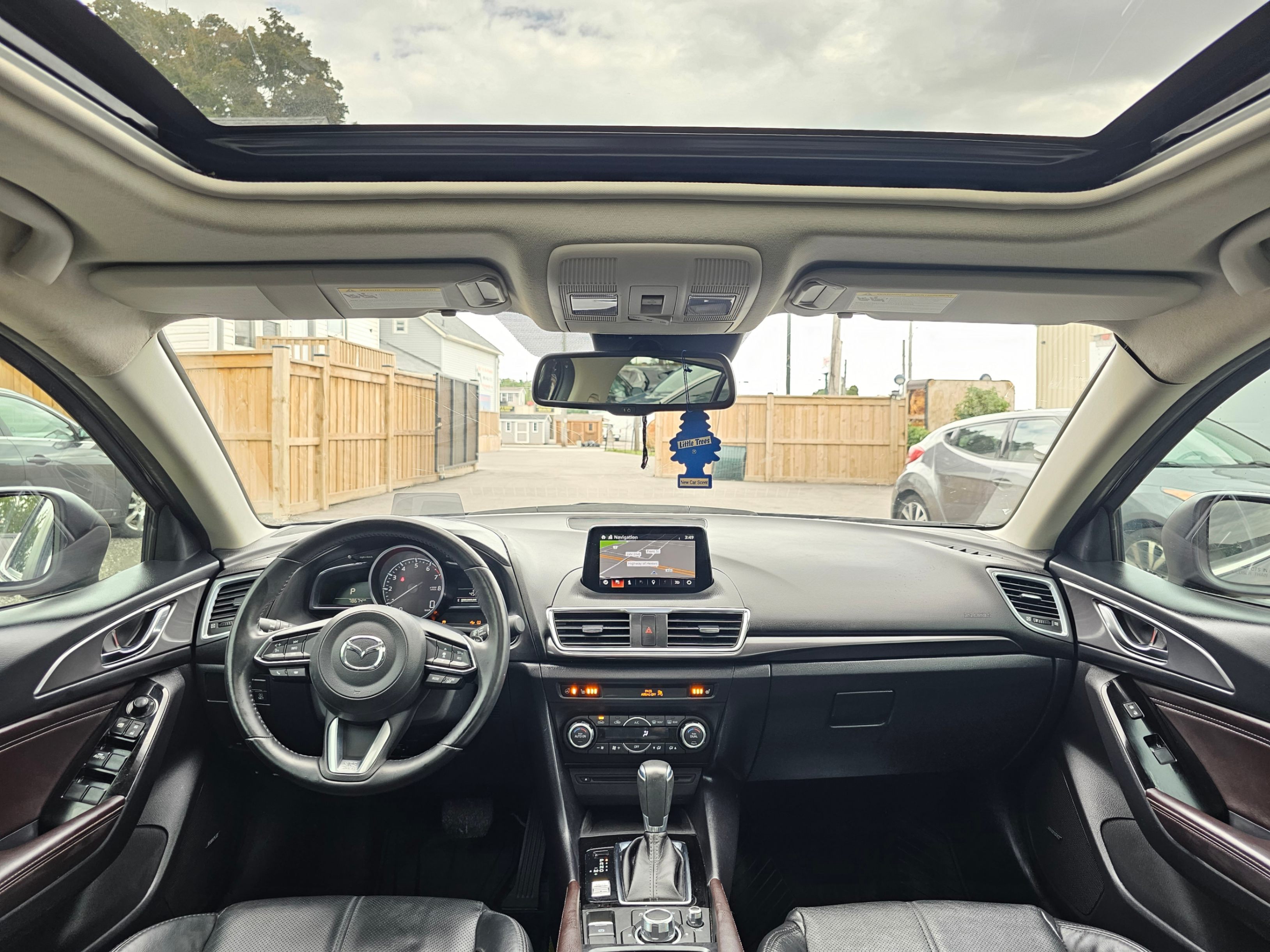 /hunsbroauto/2018-Mazda-Mazda3-015047462714854465.jpg