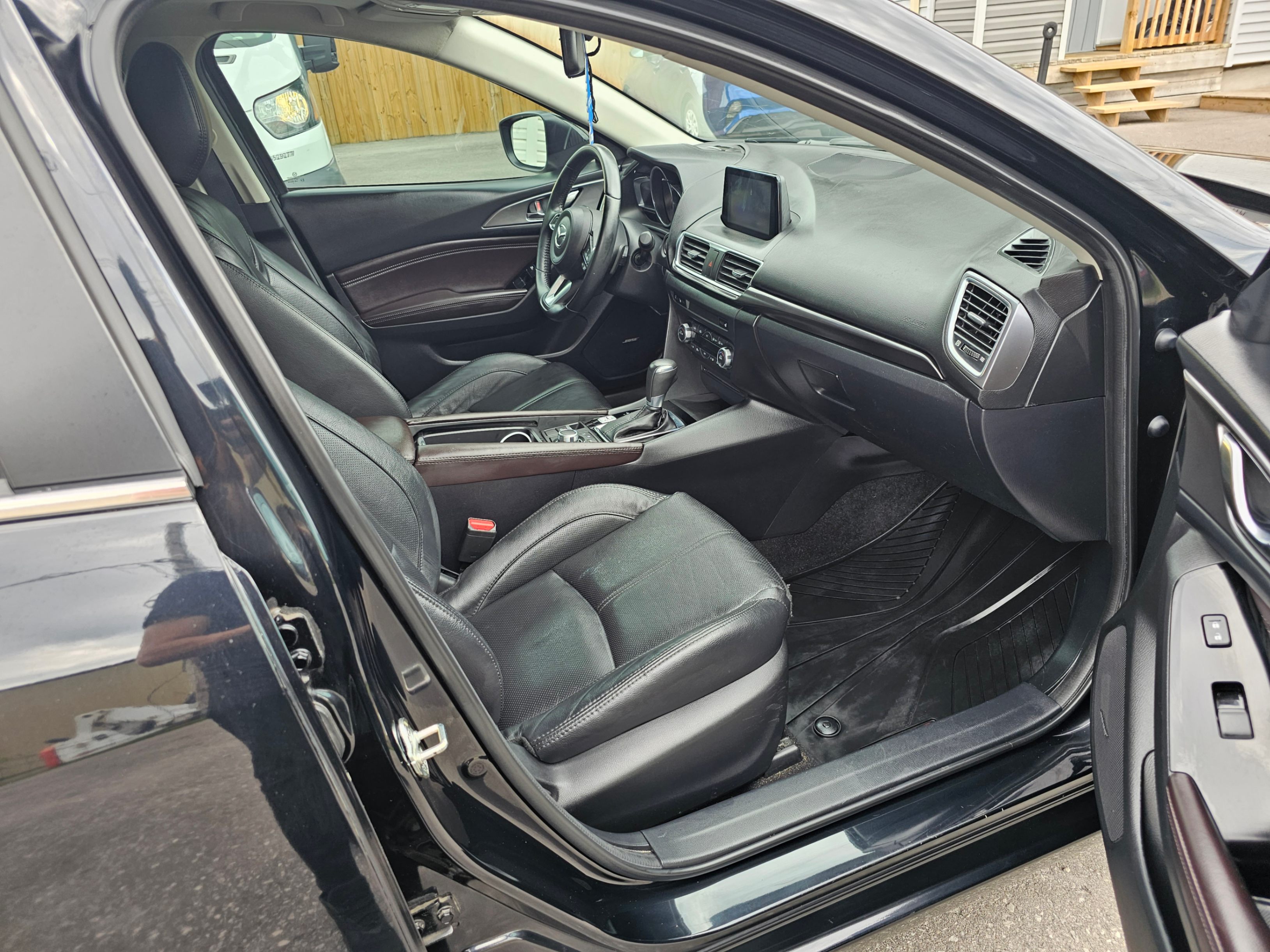 /hunsbroauto/2018-Mazda-Mazda3-2183025749867087.jpg